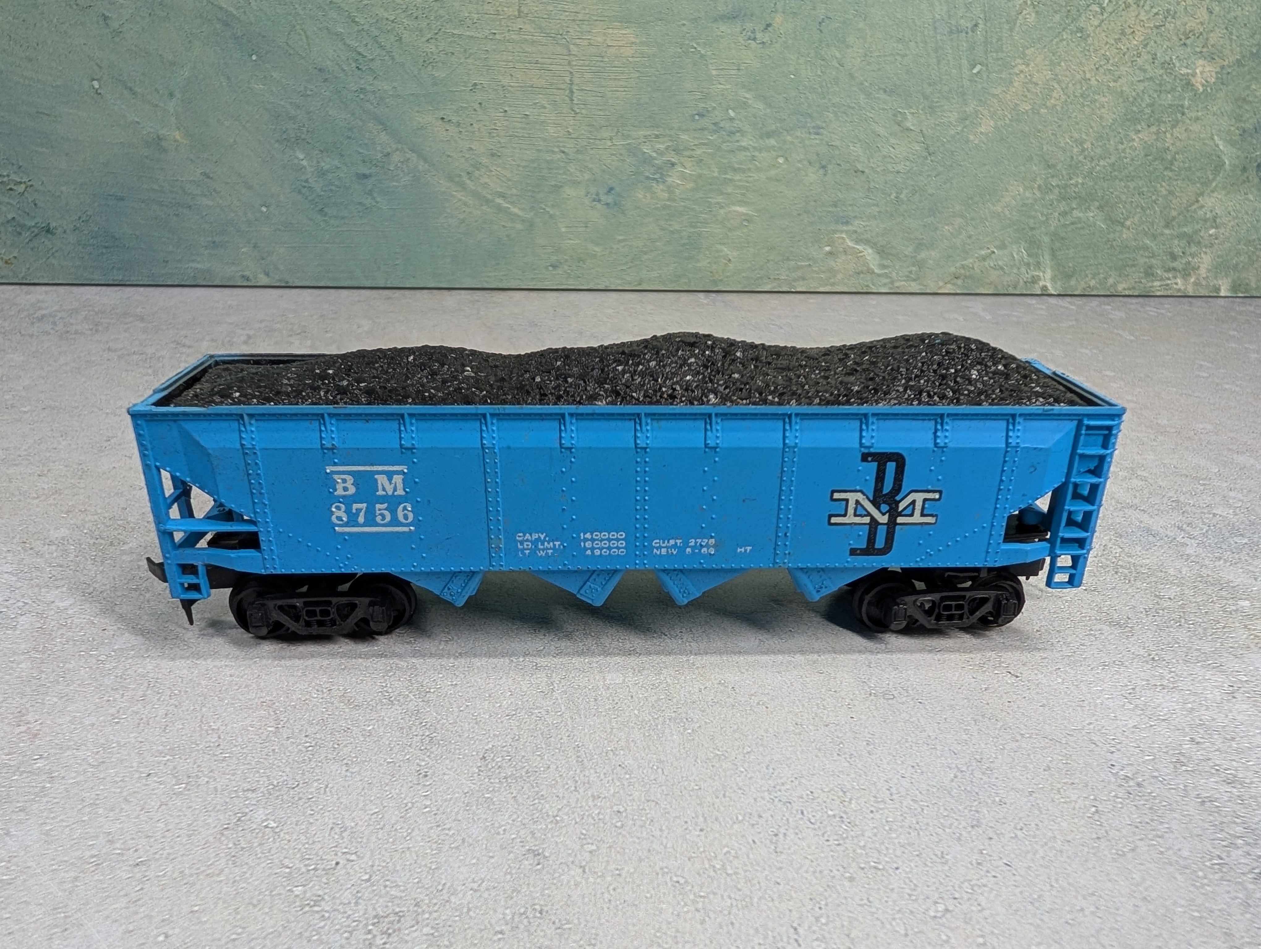 USED Lionel HO Scale Quad Hopper Boston and Maine BM #8756 w/ Coal Load