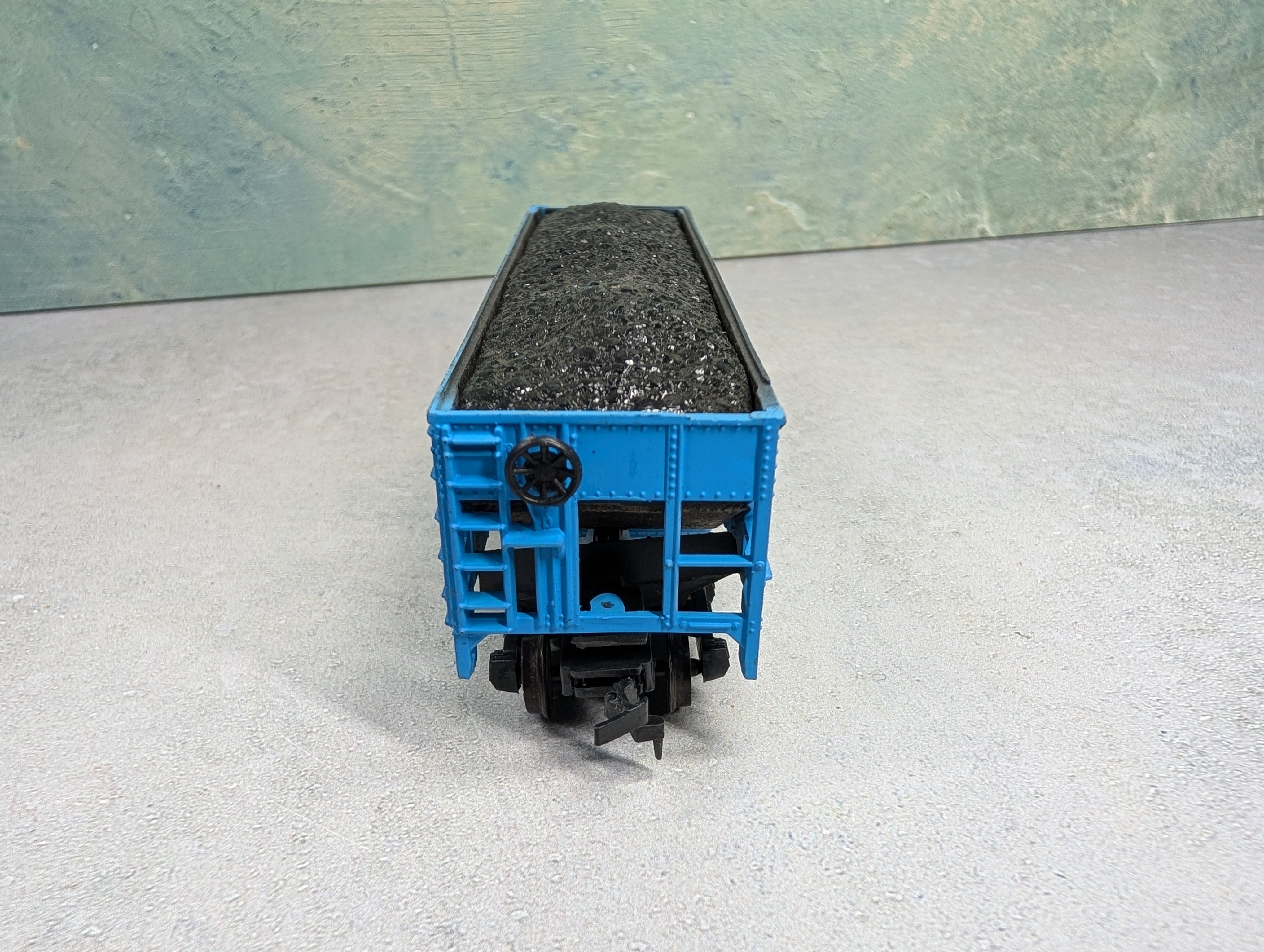 USED Lionel HO Scale Quad Hopper Boston and Maine BM #8756 w/ Coal Load