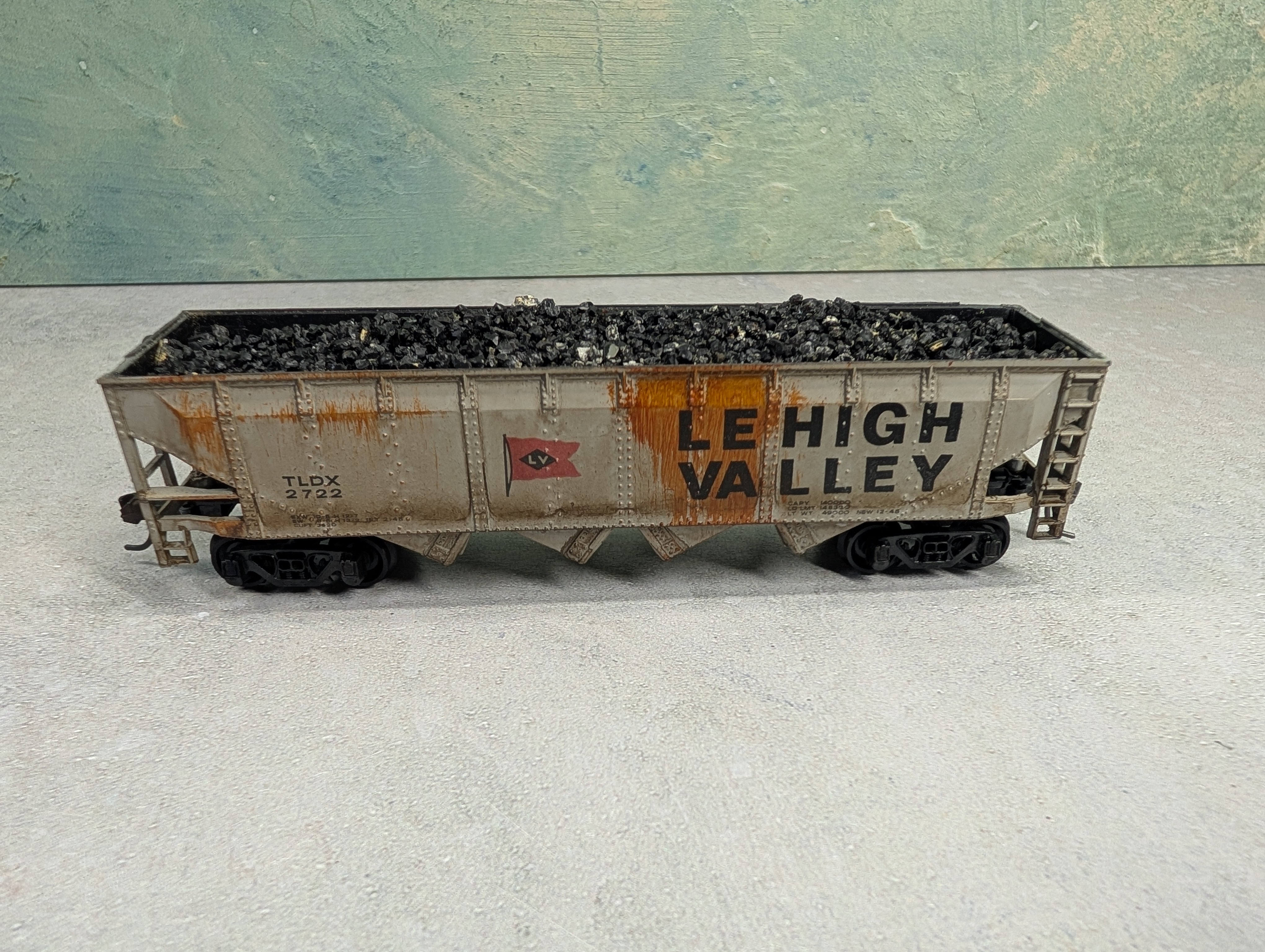 USED AHM HO Scale Quad Hopper Lehigh Valley TLDX #2722 Weathered w/ Coal Load