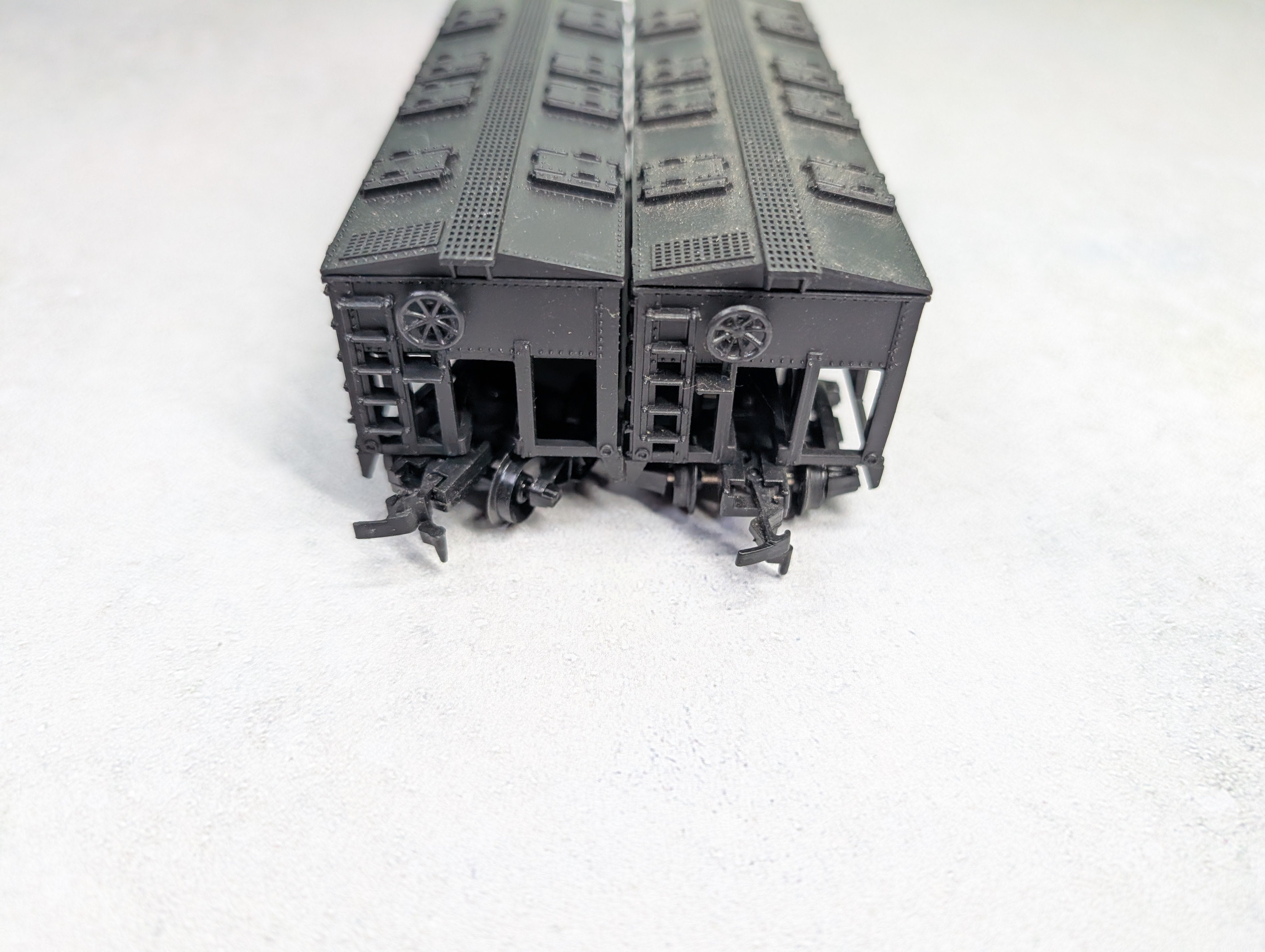 USED Life-Like HO Scale Lot of 2 Bay Covered Hoppers Erie #4065 (2 pcs)