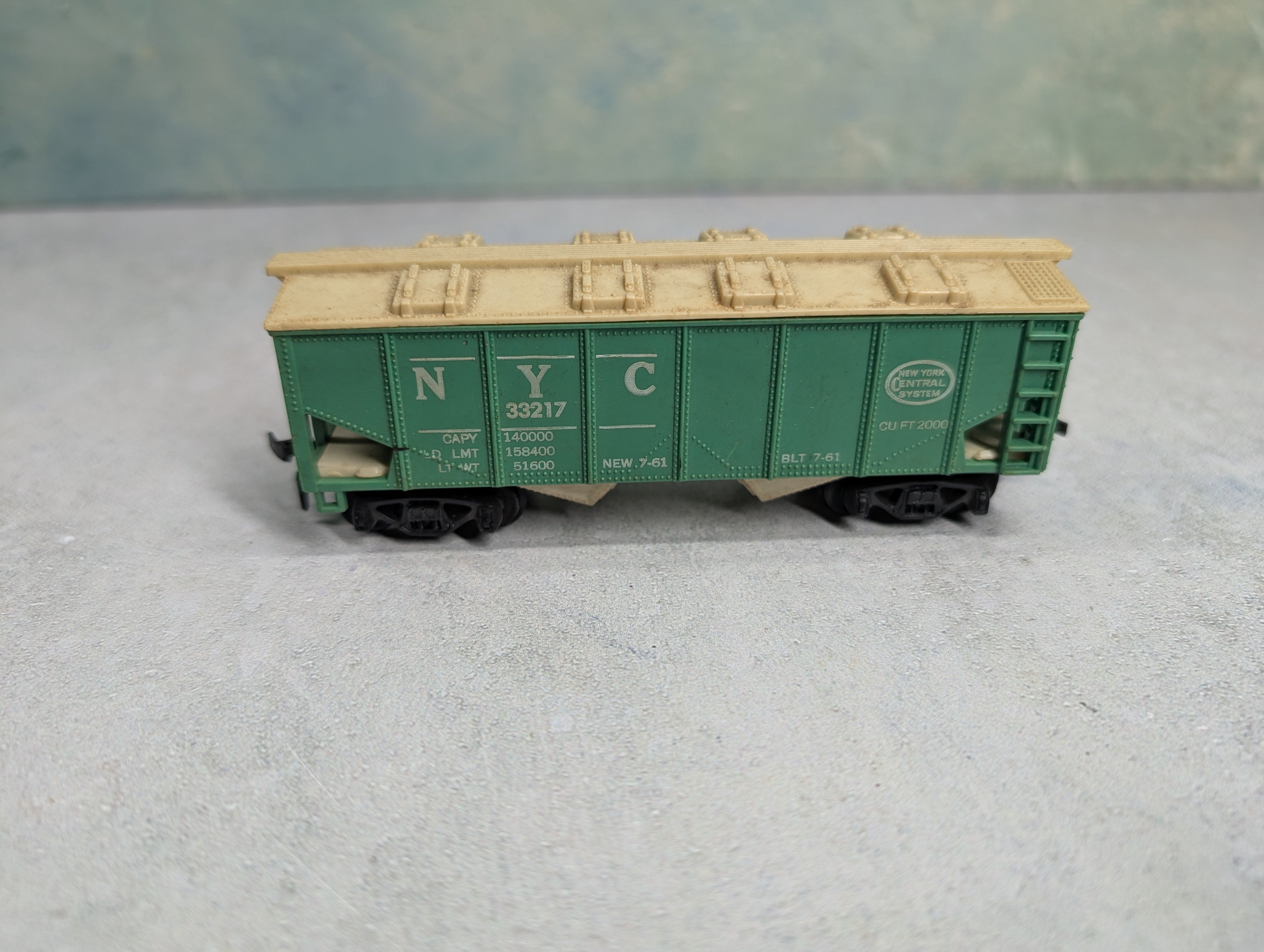 USED American Flyer HO Scale 2 Bay Covered Hopper New York Central NYC #33217