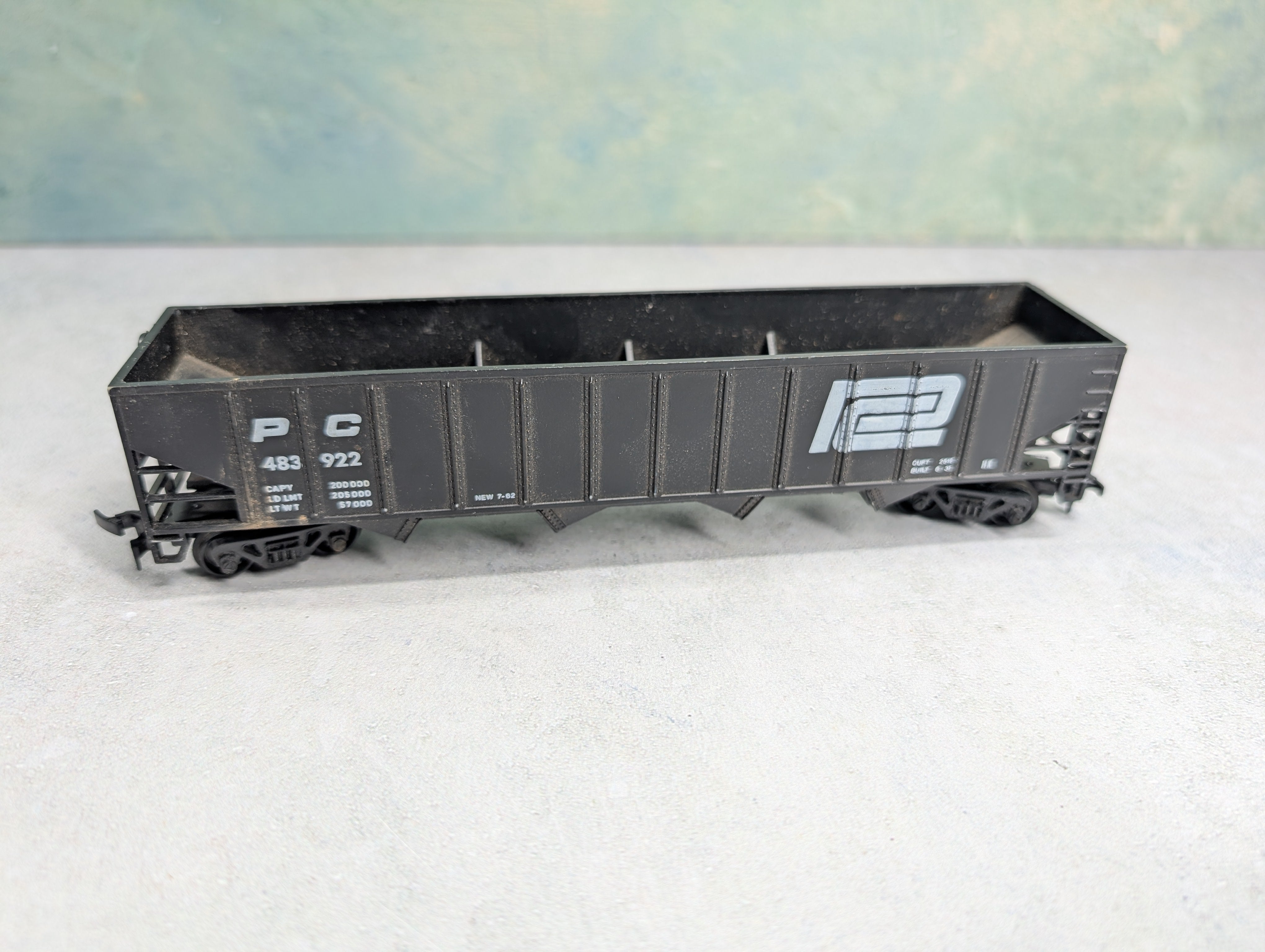 USED AHM HO Scale Large 4 Bay Hopper Penn Central PC #483922