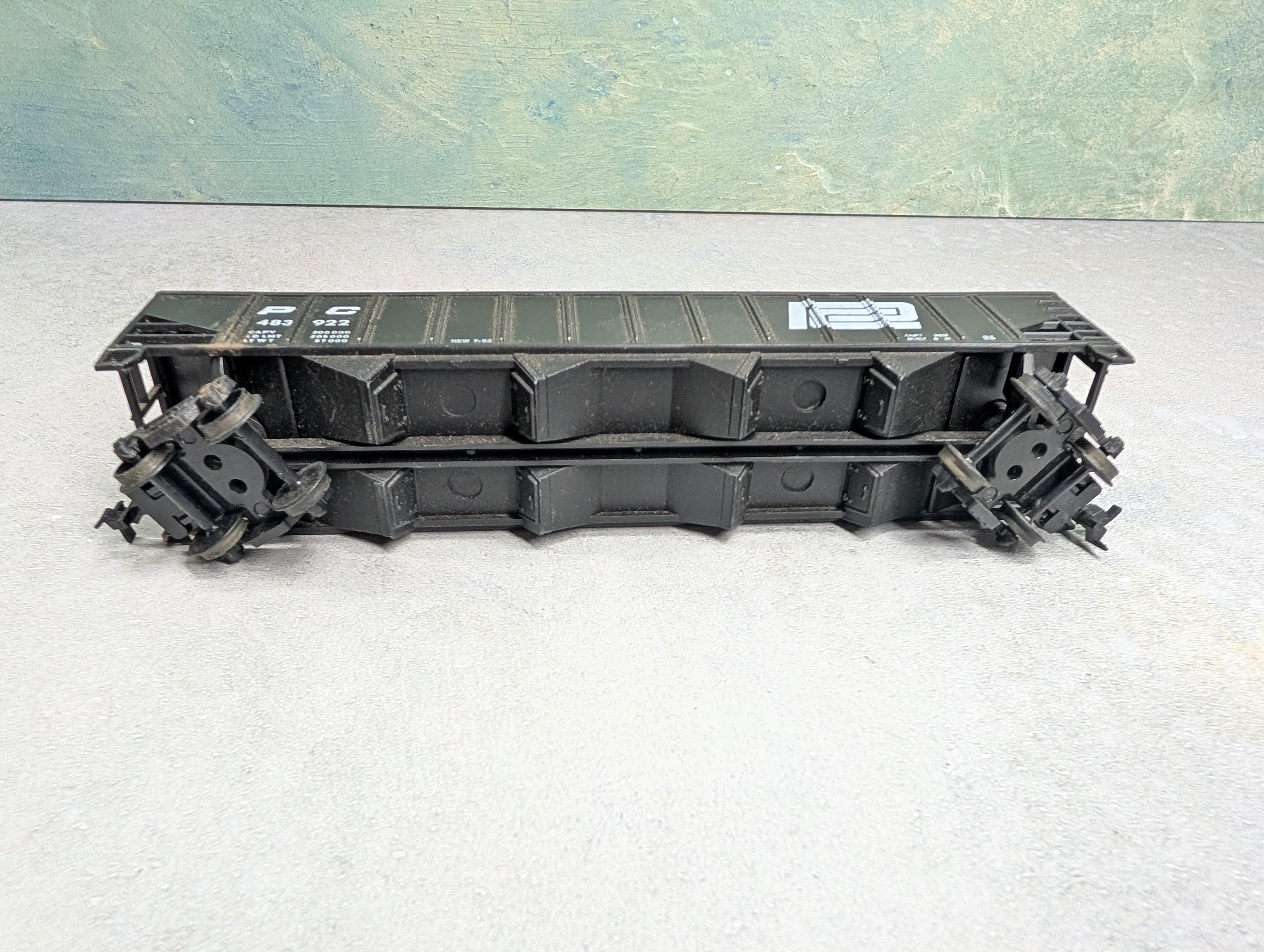 USED AHM HO Scale Large 4 Bay Hopper Penn Central PC #483922