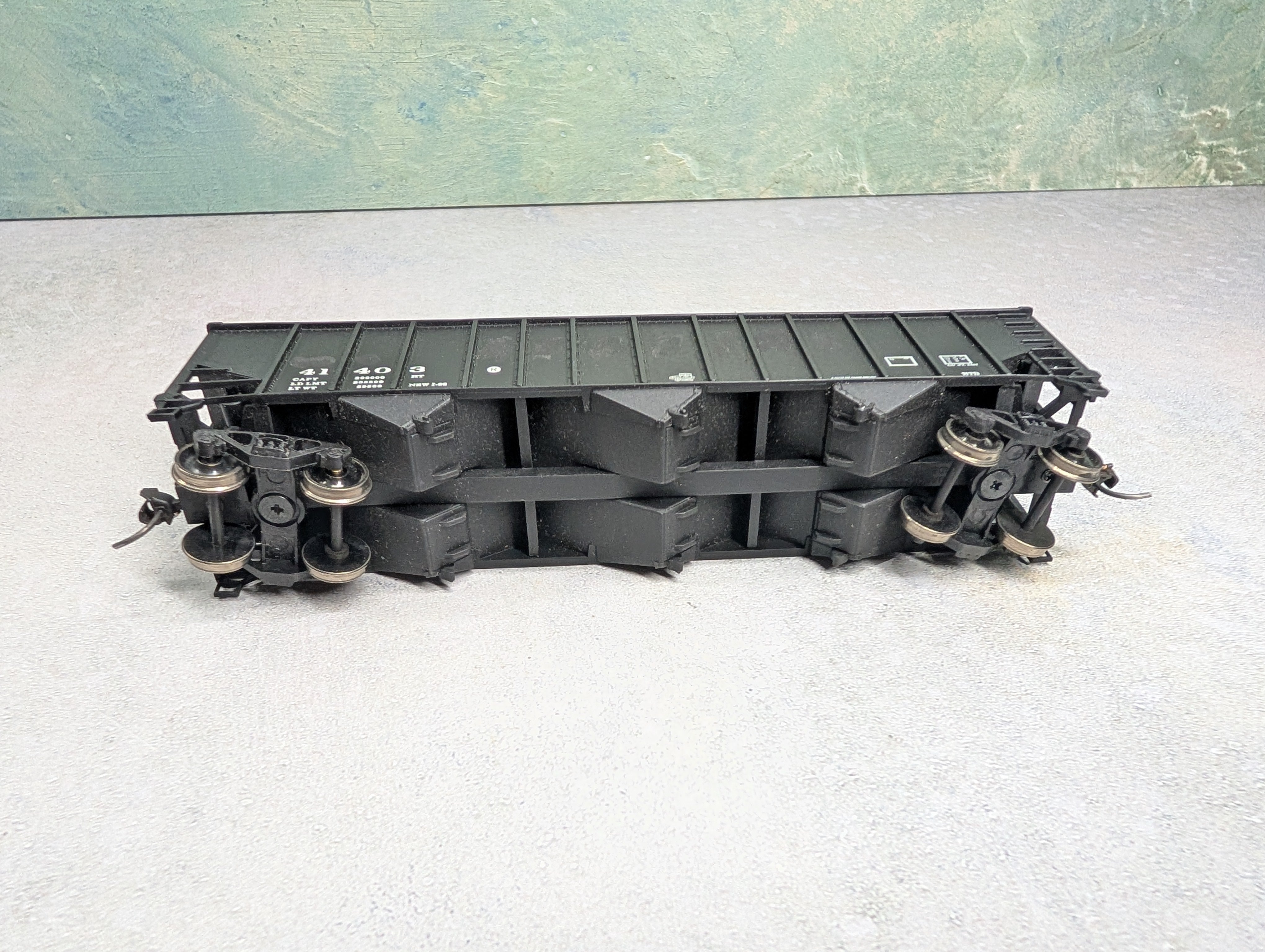 USED Bachmann HO Scale 100 Ton Hopper Ex-Reading #41403 Custom Paint Out (Modern Car)