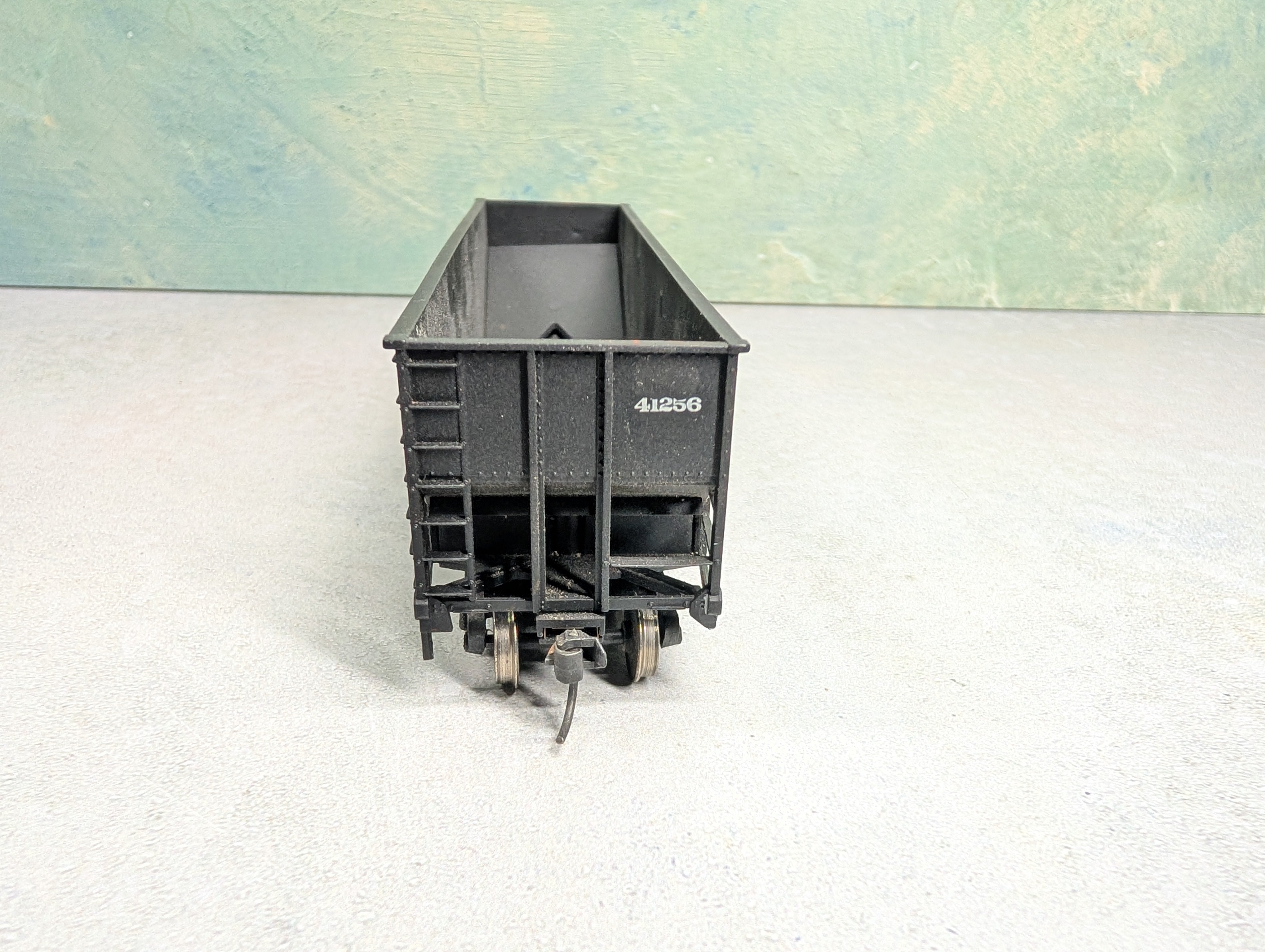USED Bachmann HO Scale 100 Ton Hopper Ex-Reading #41256 Custom Paint Out (Modern Car)