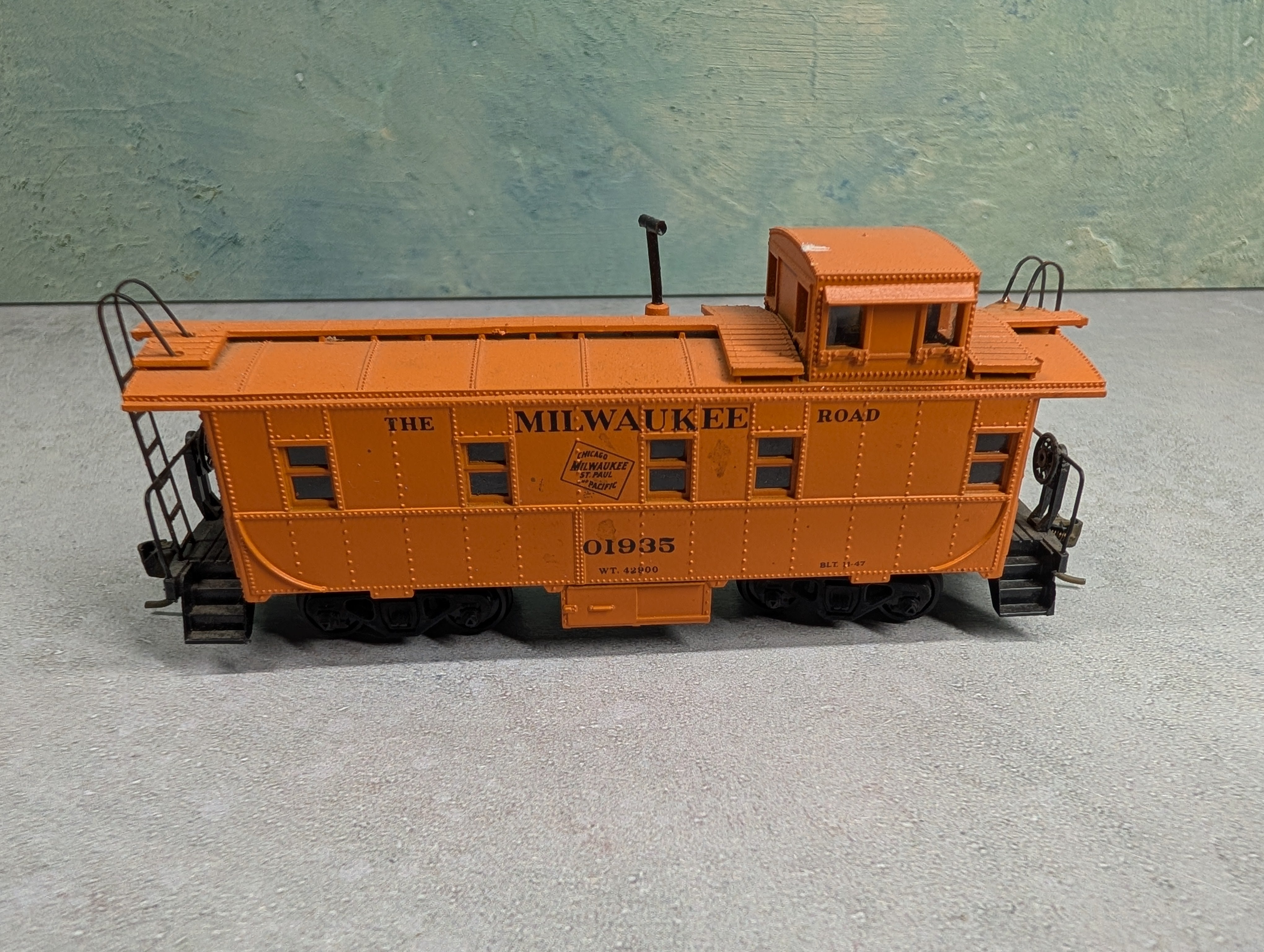 USED Athearn HO Scale Caboose Milwaukee Road #01935