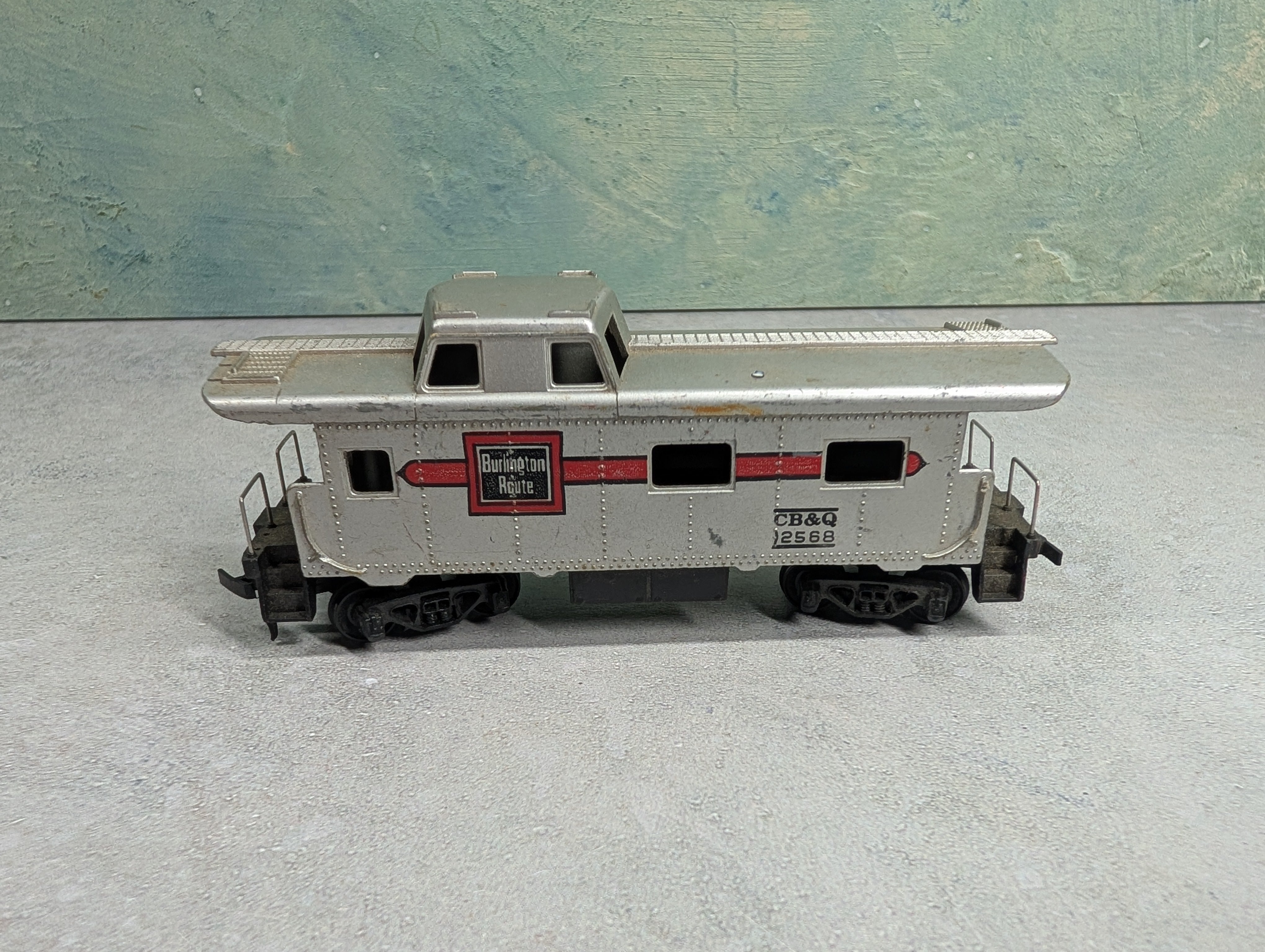 USED Tyco HO Scale Caboose Burlington CB&Q #12568