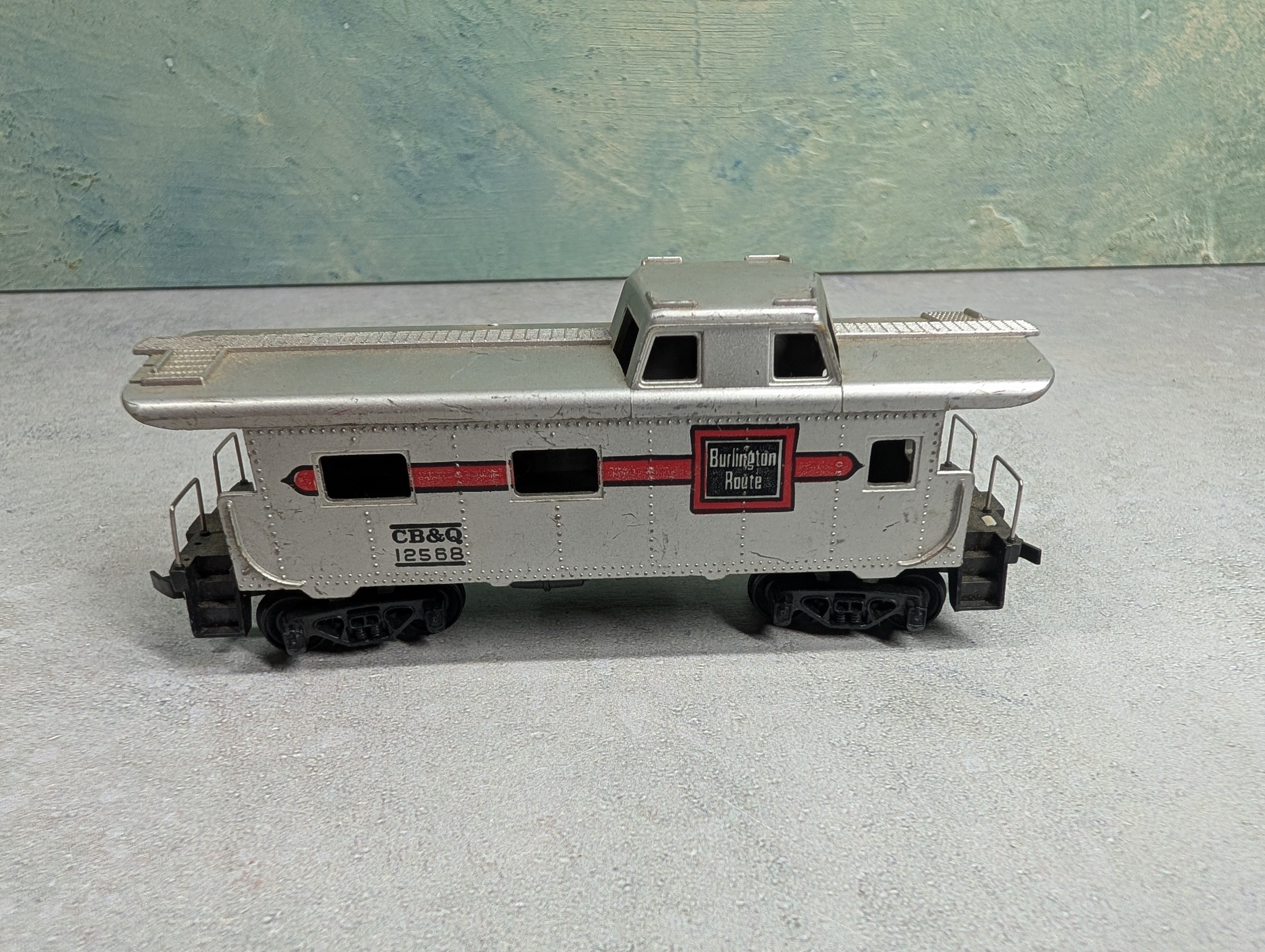 USED Tyco HO Scale Caboose Burlington CB&Q #12568