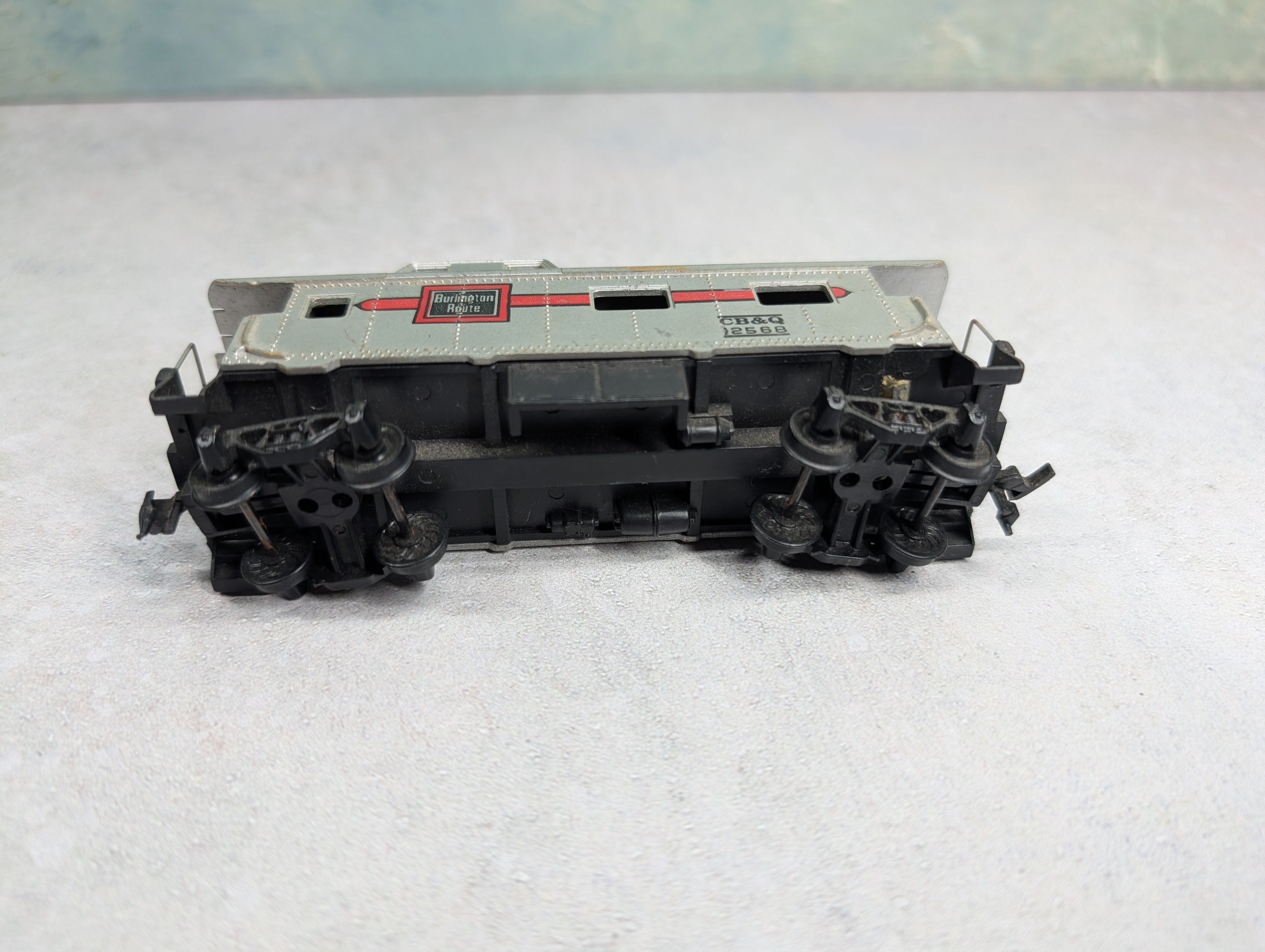 USED Tyco HO Scale Caboose Burlington CB&Q #12568