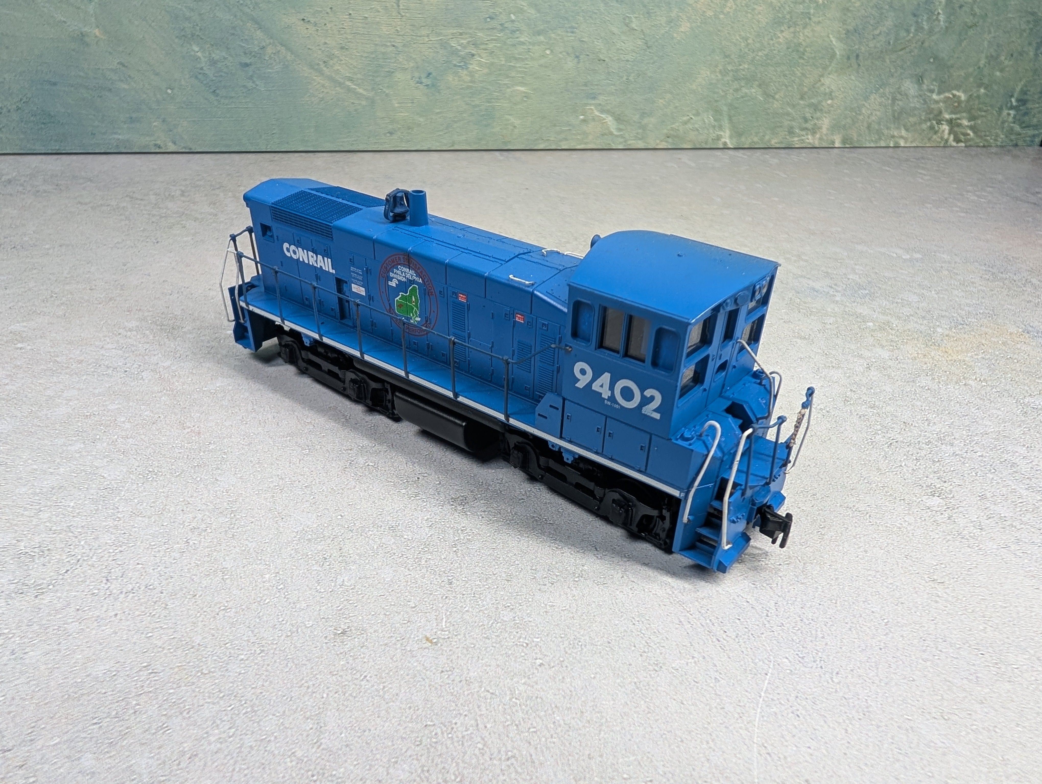 USED Athearn HO Scale SW1500 Diesel Locomotive Switcher Conrail #9402 Philly Div Unpowered