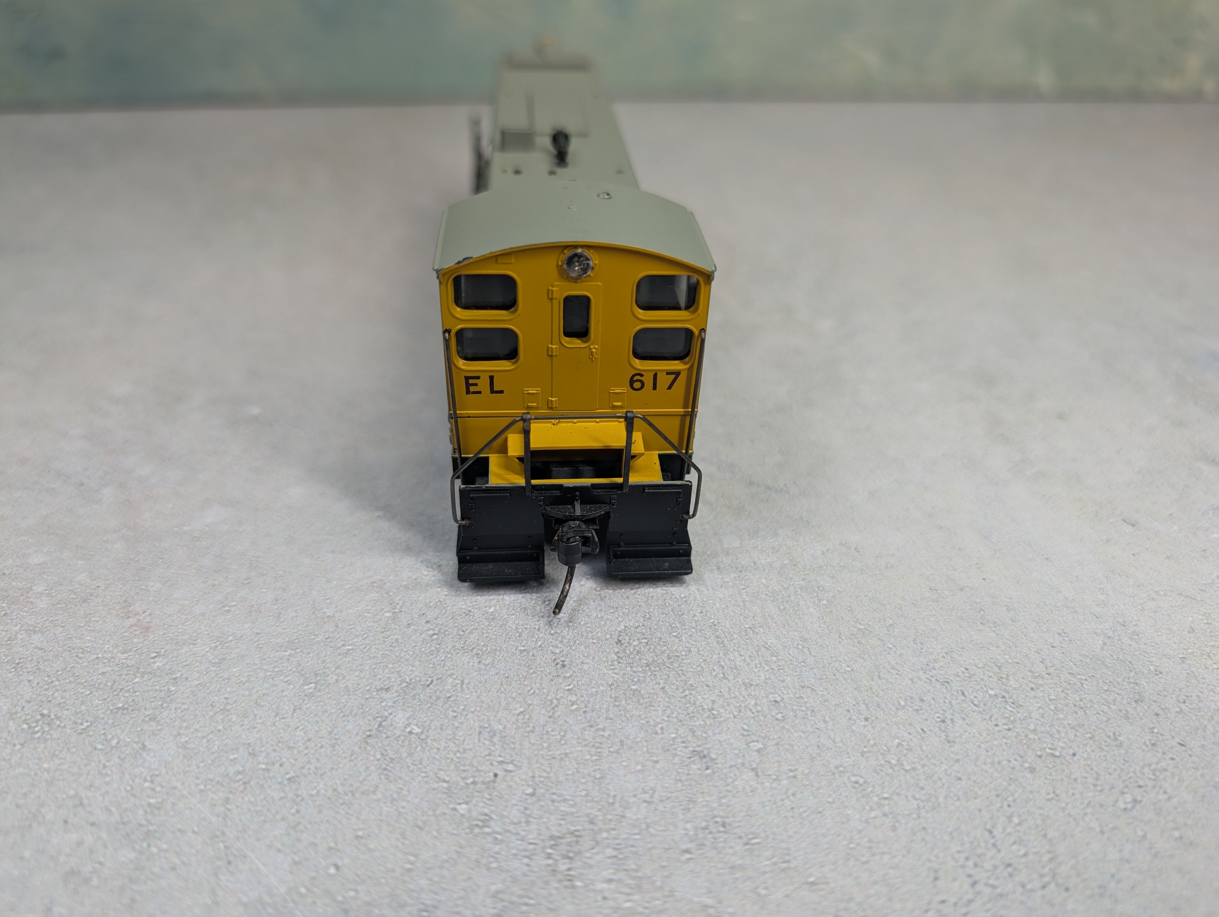 USED Athearn HO Scale S-12 Diesel Locomotive Switcher Erie Lackawanna #617 Unpowered