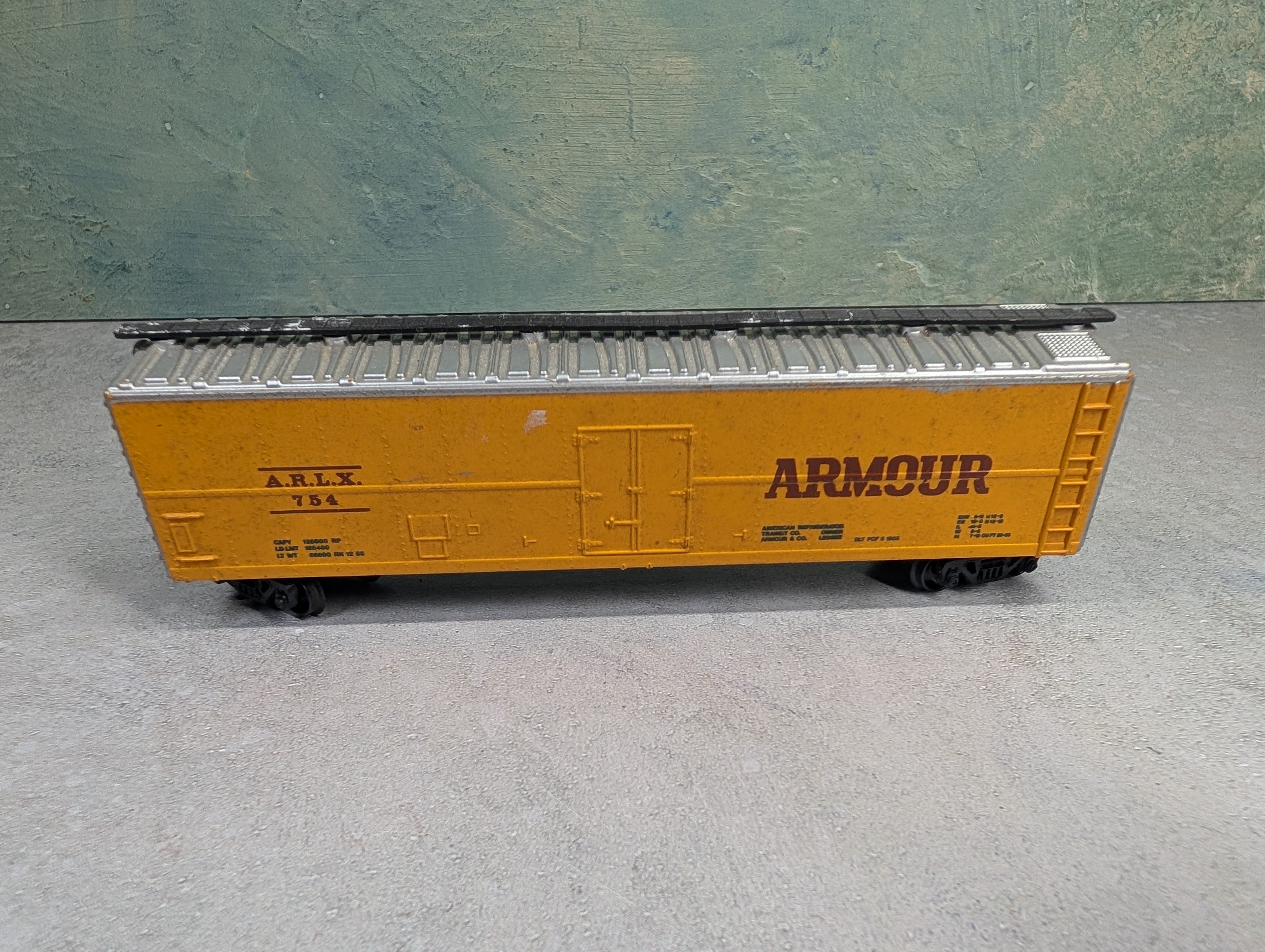 USED AHM HO Scale 50' Box Car Armour ARLX #754