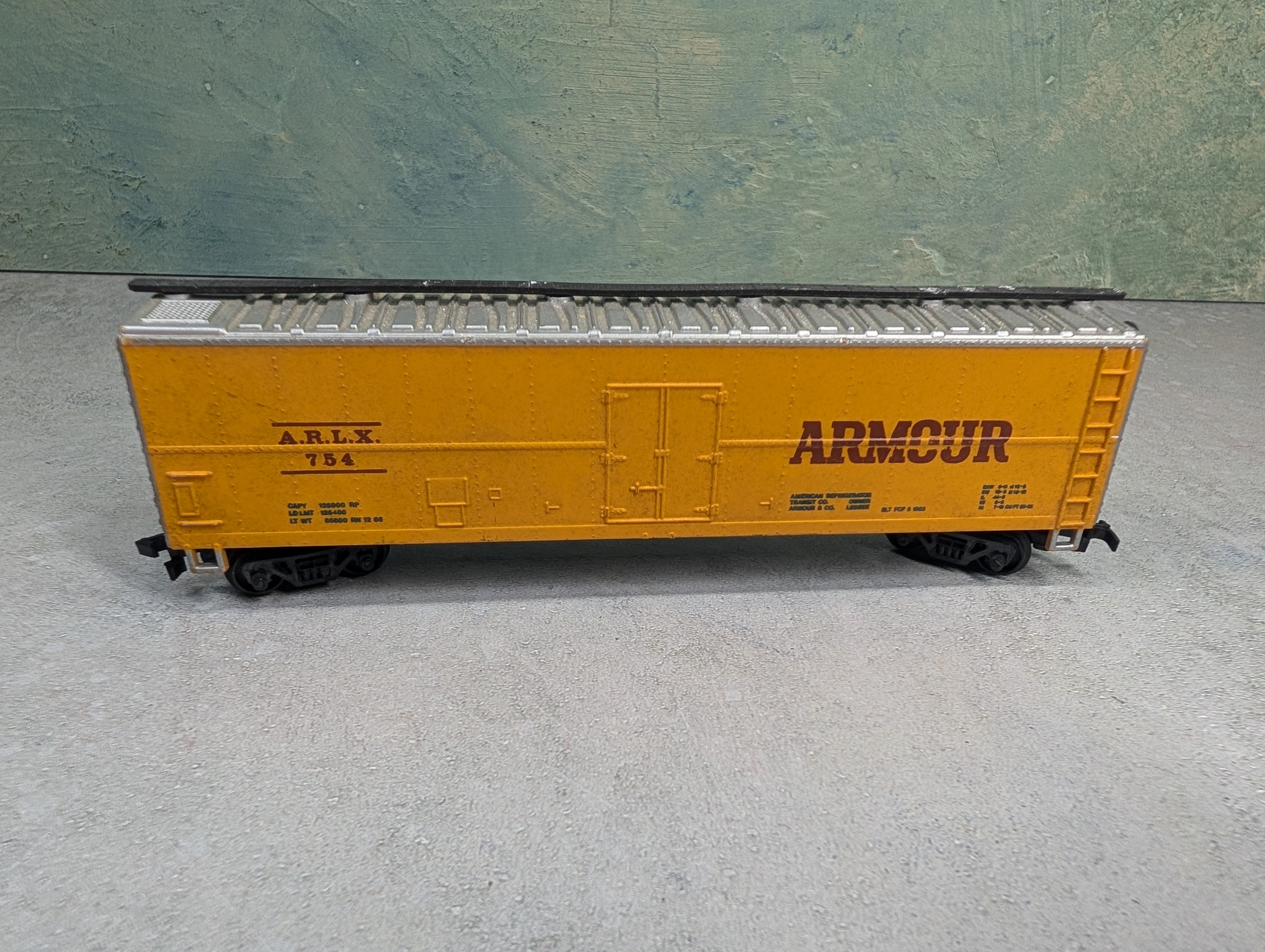 USED AHM HO Scale 50' Box Car Armour ARLX #754