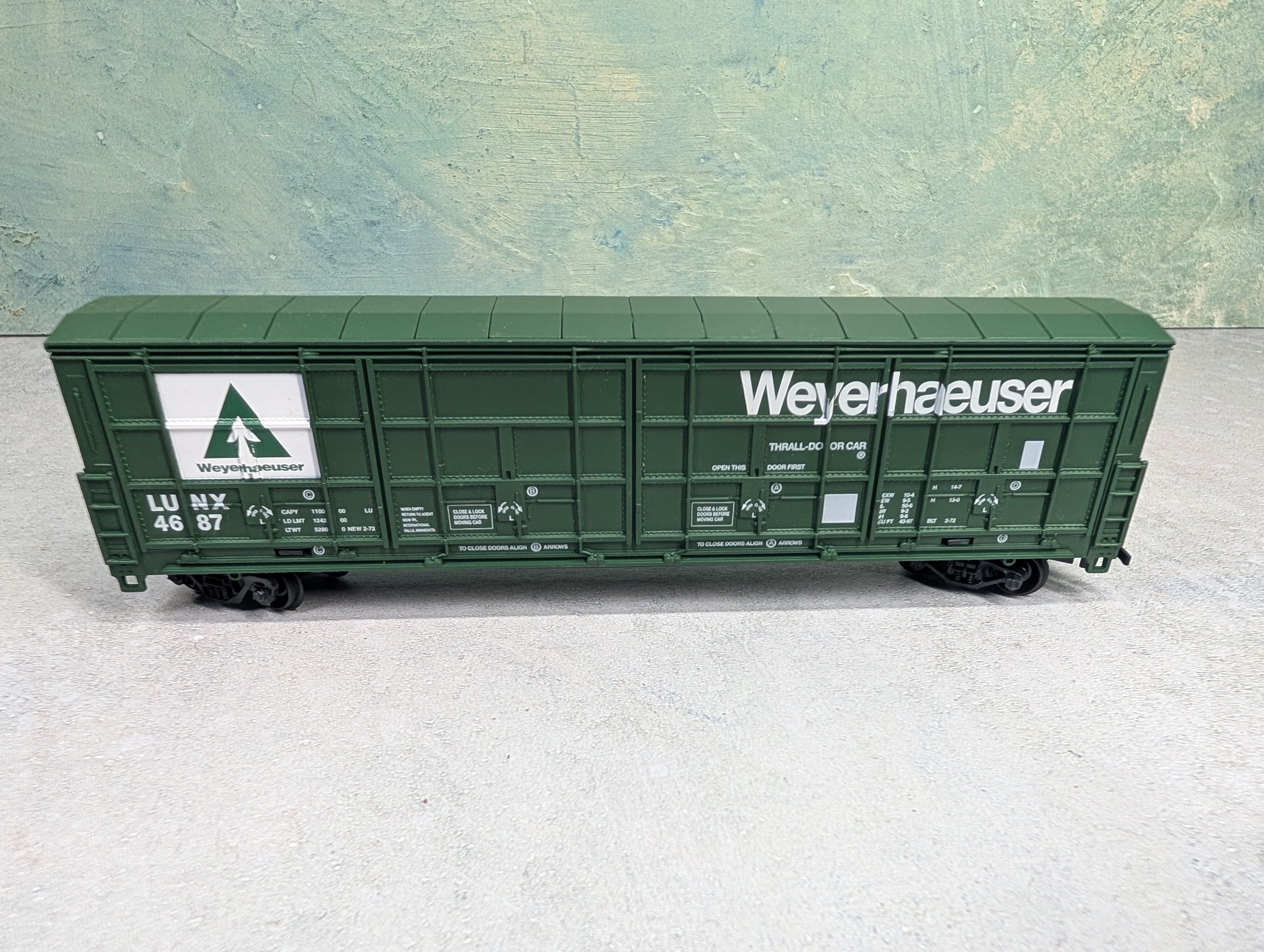 USED Life-Like HO Scale Thrall Door Box Car Weyerhaeuser LUNX #4687