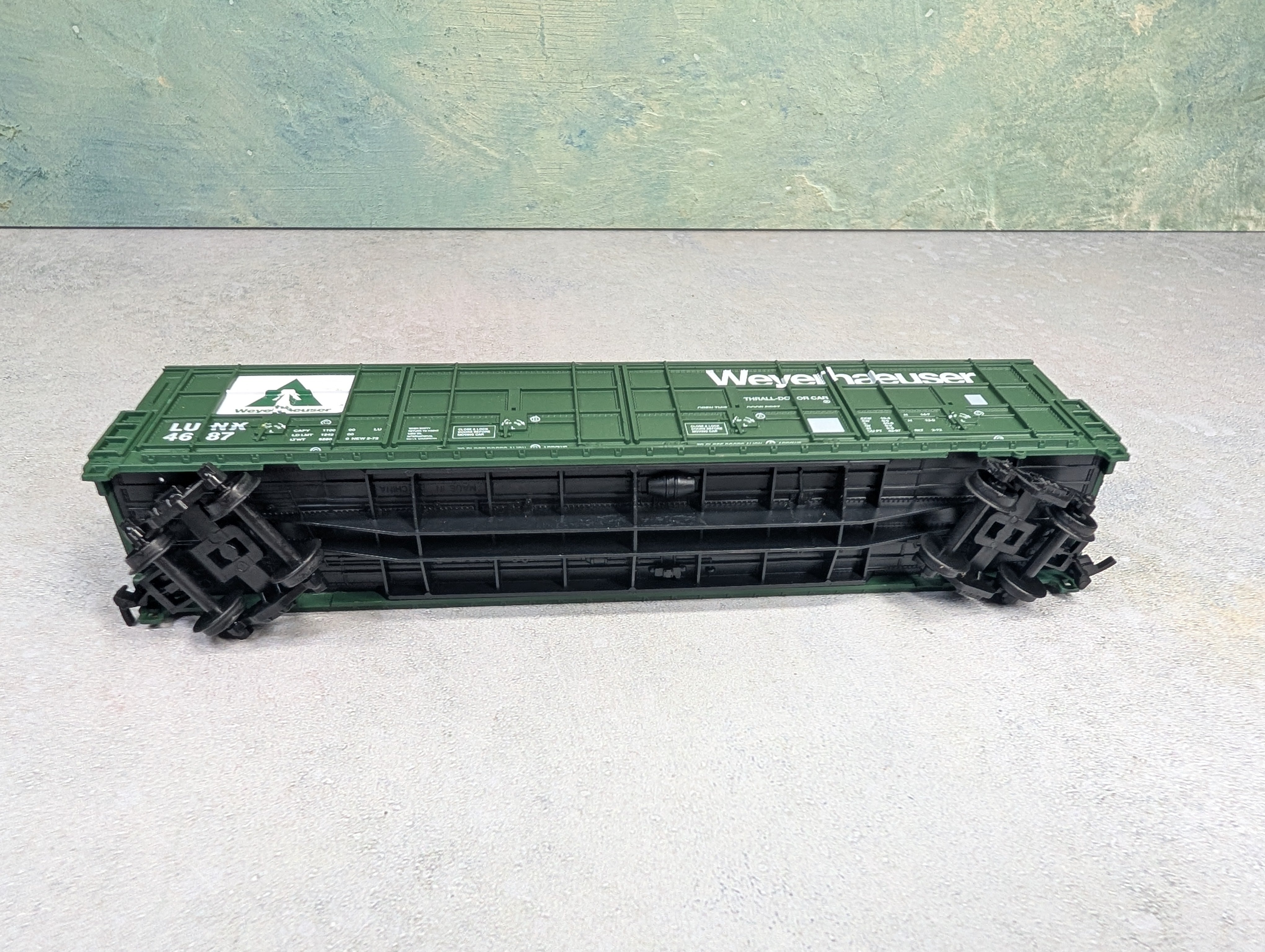 USED Life-Like HO Scale Thrall Door Box Car Weyerhaeuser LUNX #4687