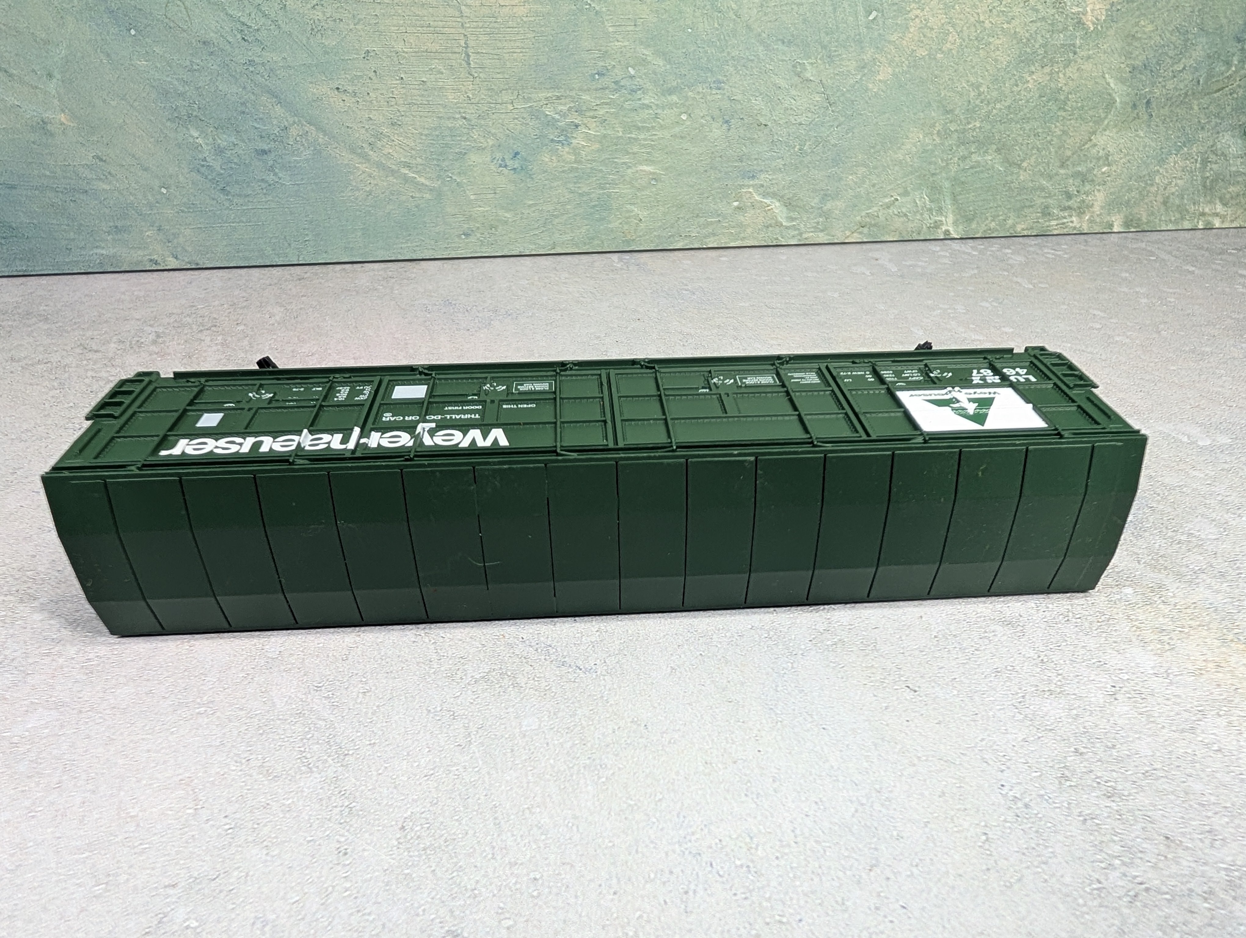 USED Life-Like HO Scale Thrall Door Box Car Weyerhaeuser LUNX #4687