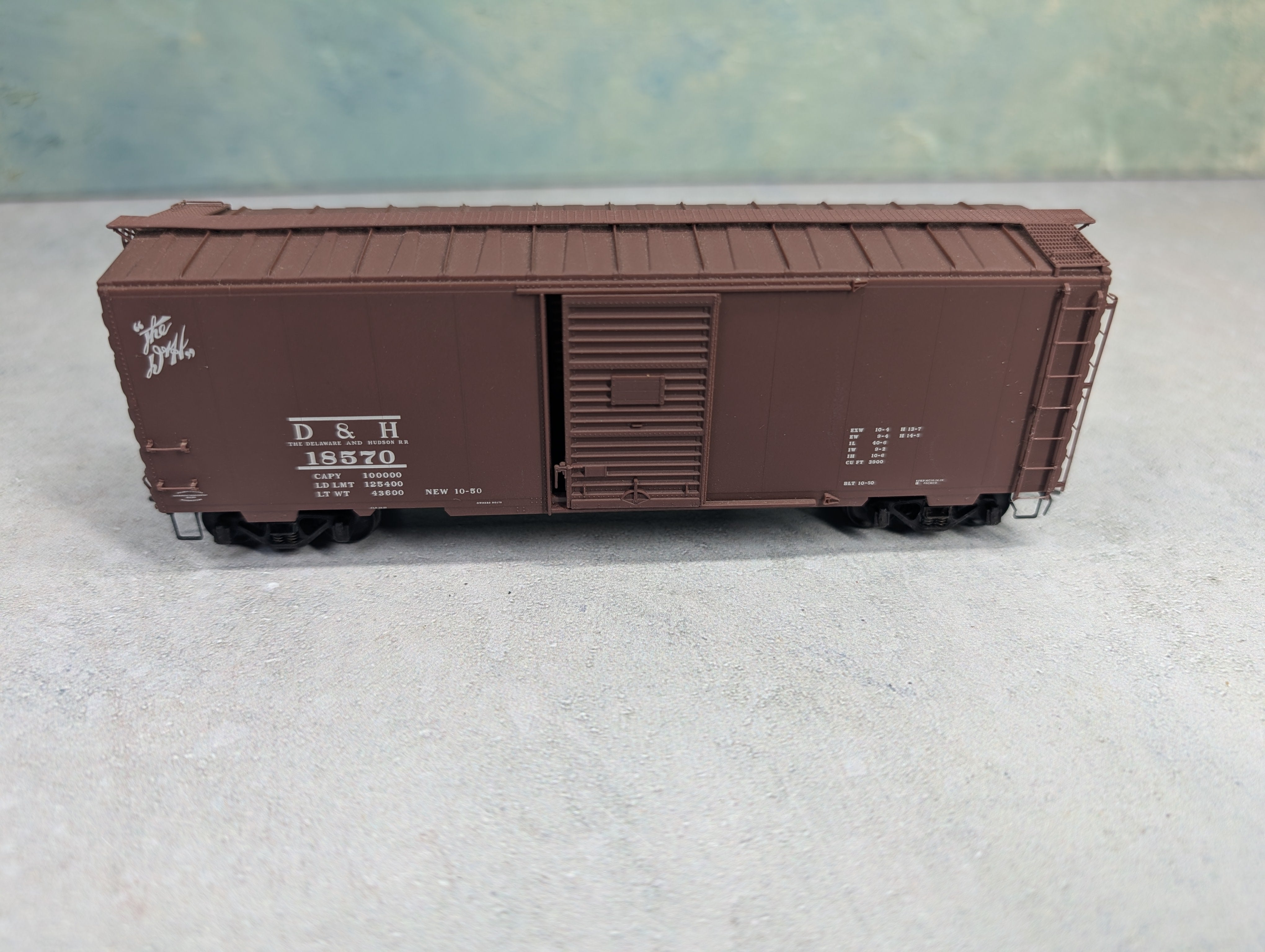 USED Kadee HO Scale 40' Box Car Delaware and Hudson D&H #18570