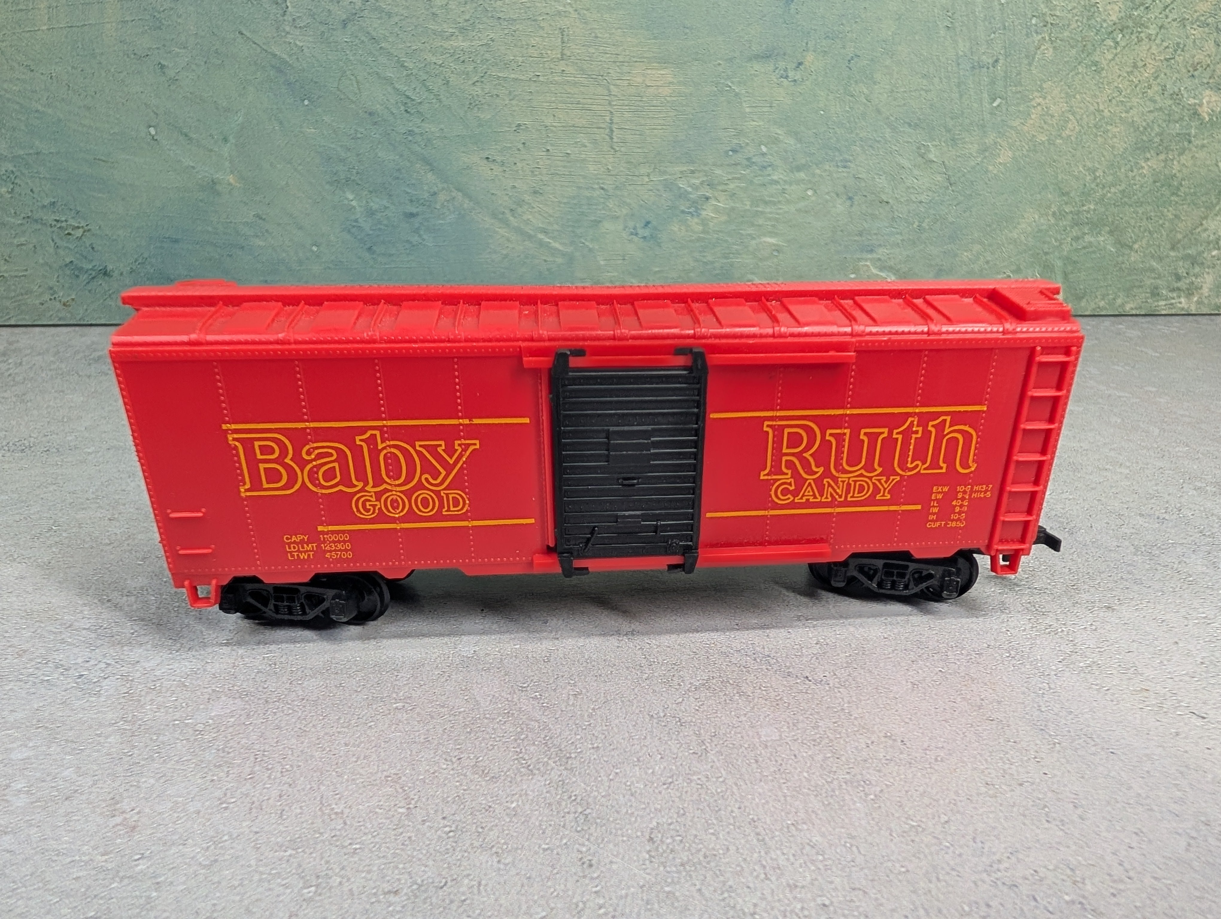 USED HO Scale 40' Box Car Baby Ruth