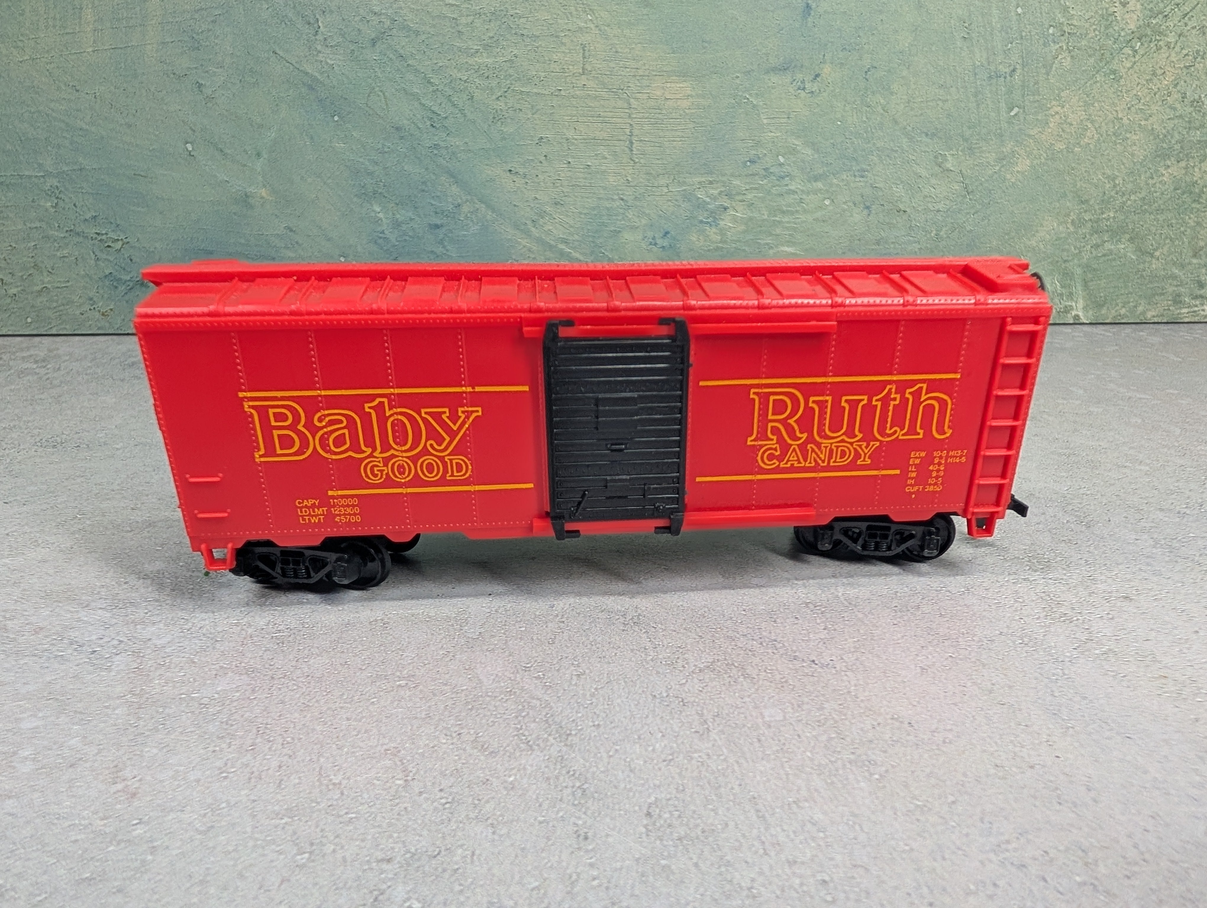 USED HO Scale 40' Box Car Baby Ruth
