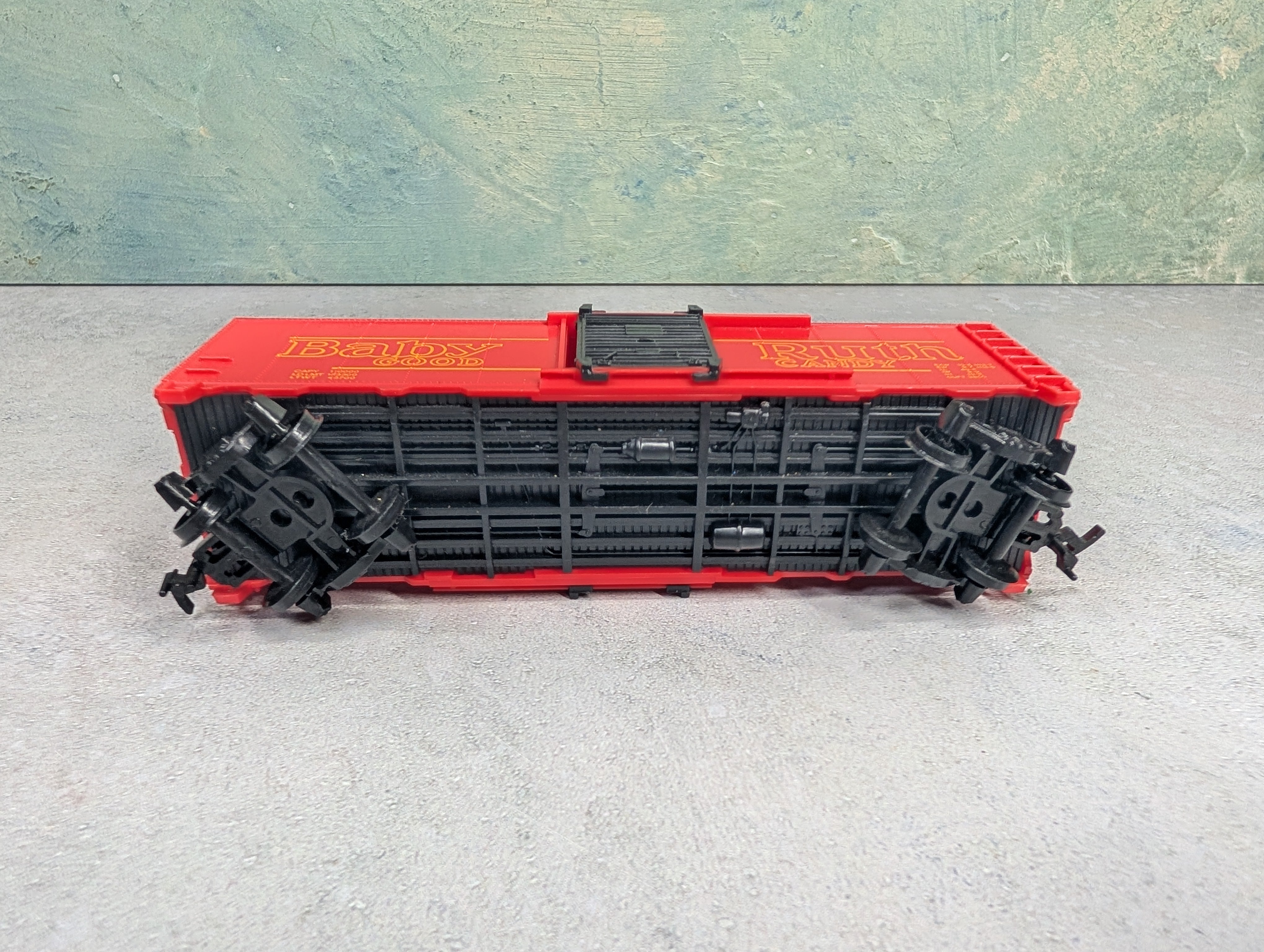 USED HO Scale 40' Box Car Baby Ruth