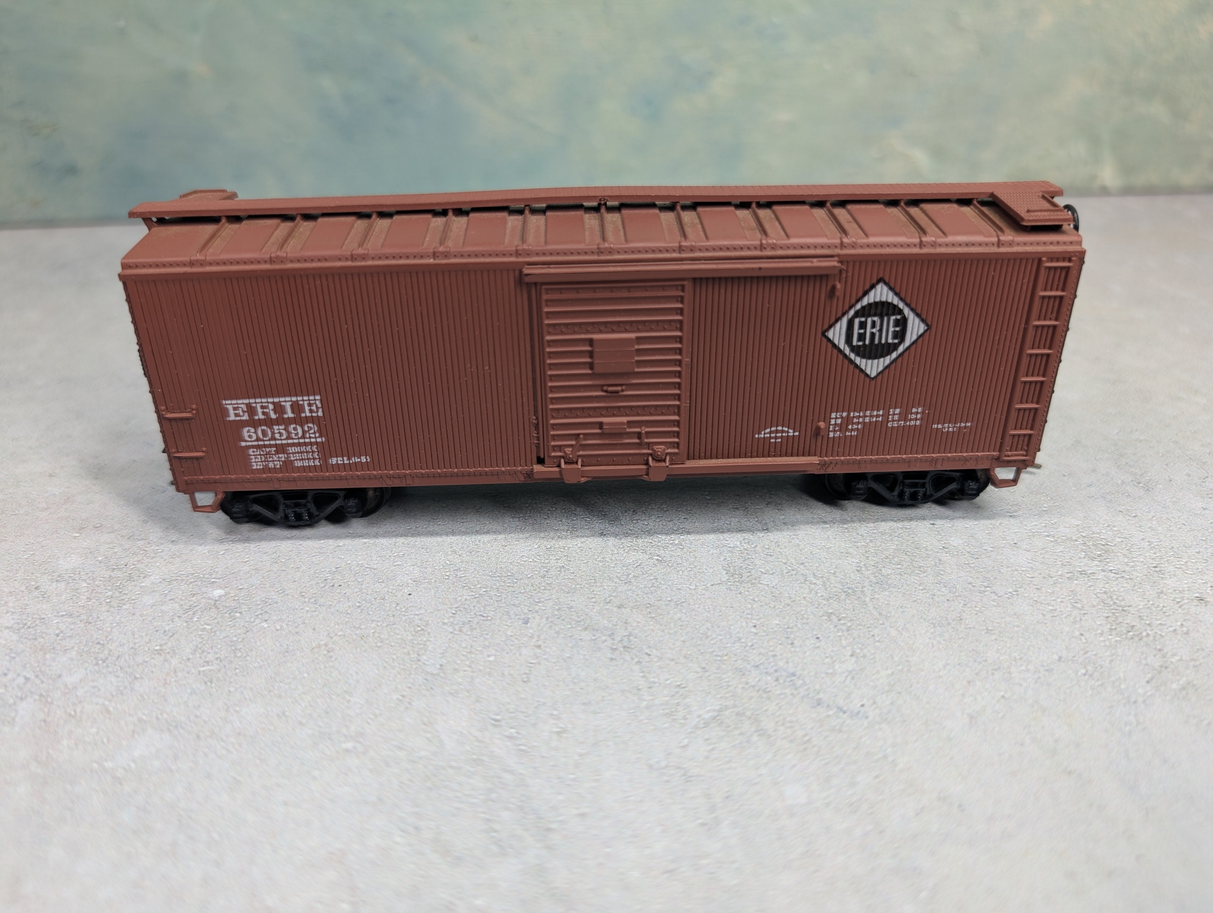 USED Athearn HO Scale 40' Wooden Box Car Erie #60592