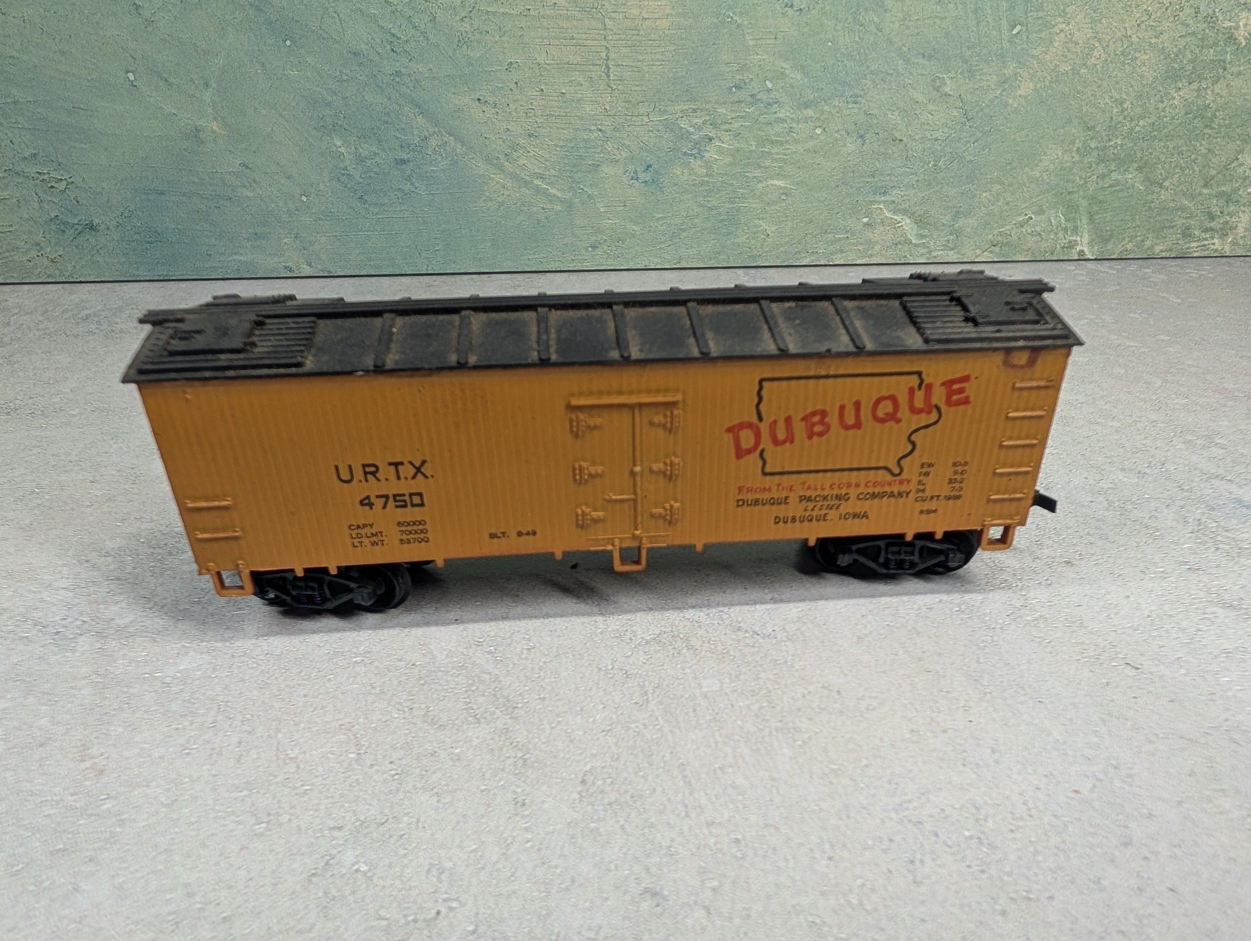 USED Life-Like HO Scale 38' Wooden Reefer Box Car Dubuque URTX #4750