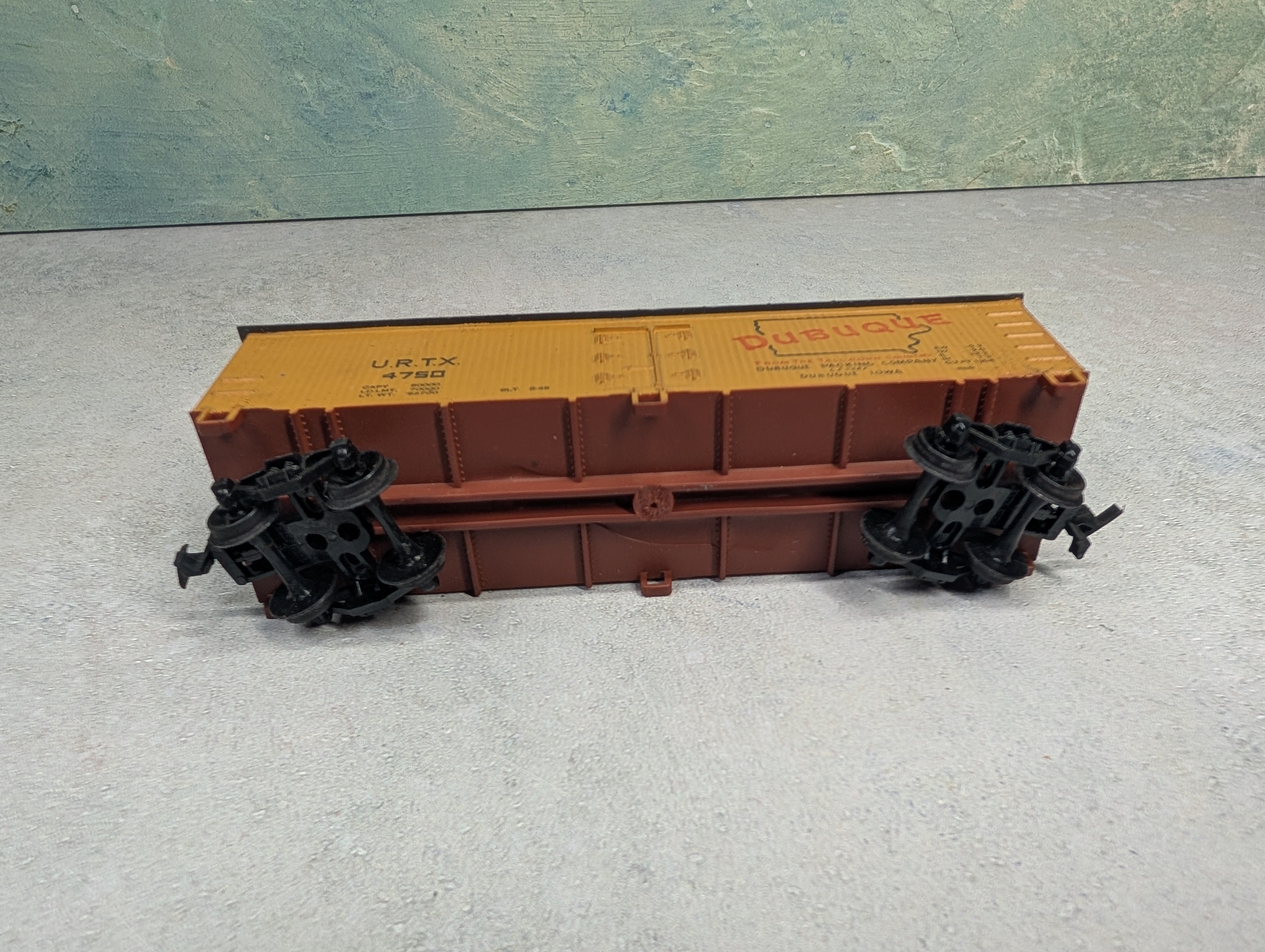 USED Life-Like HO Scale 38' Wooden Reefer Box Car Dubuque URTX #4750