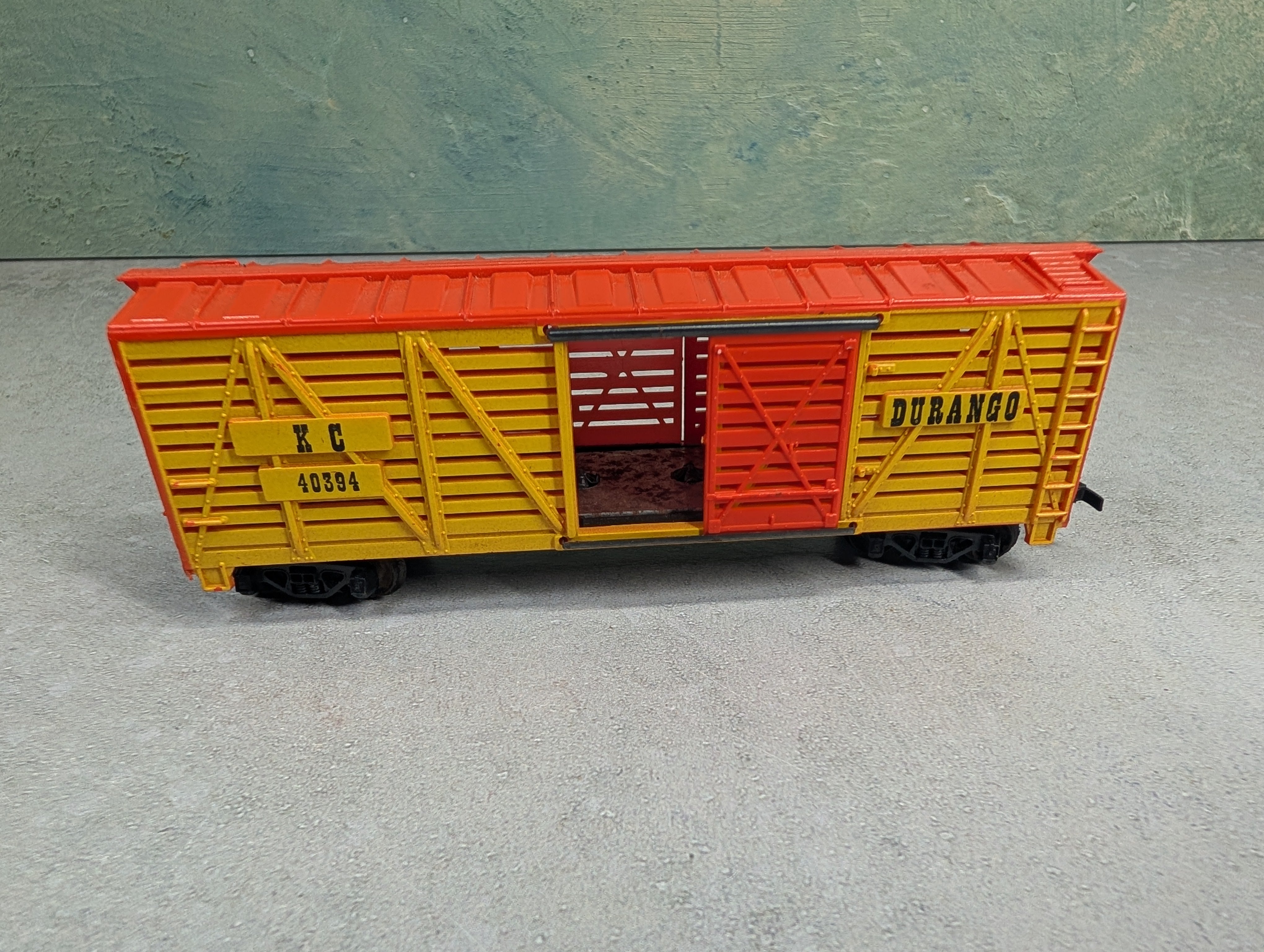 USED Tyco HO Scale 40' Cattle Stock Car Kansas City KC #40394 Durango