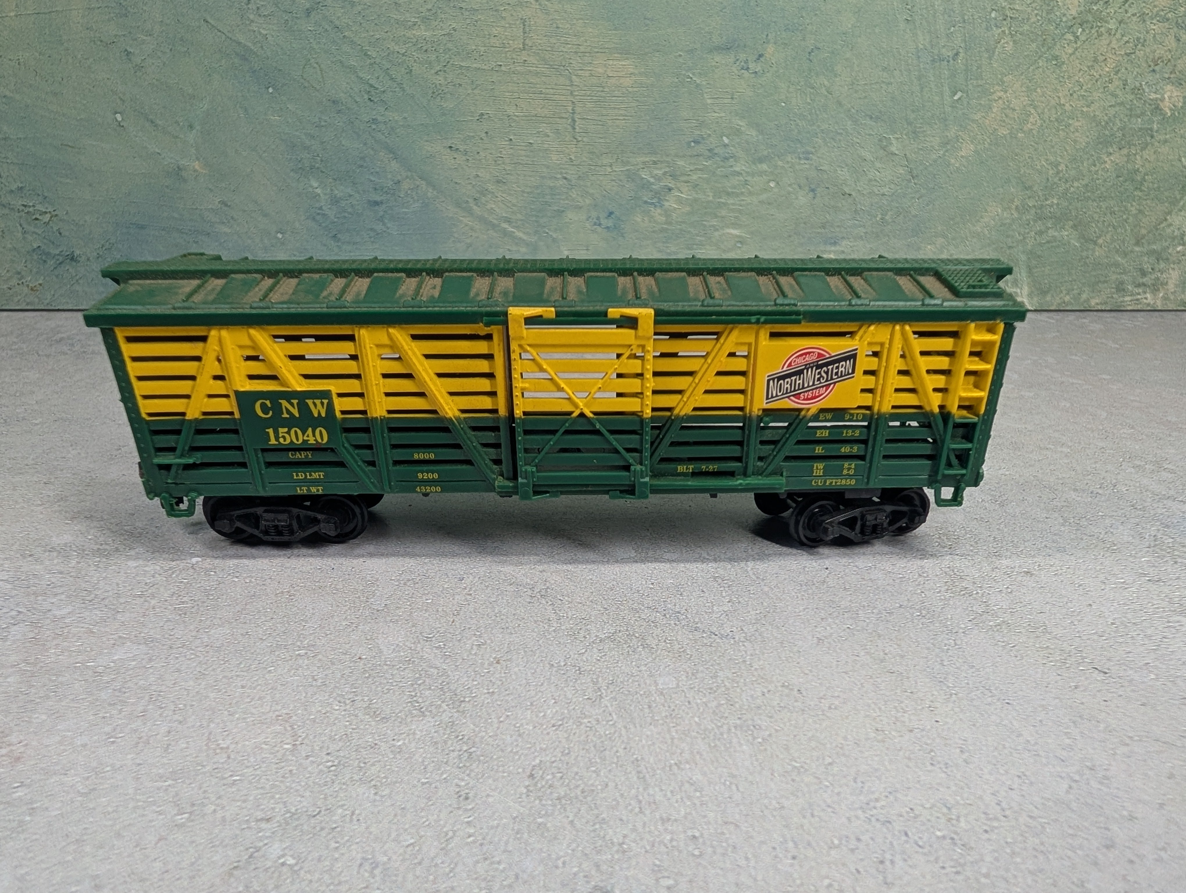 USED Life-Like HO Scale 40' Cattle Stock Car Chicago & North Western CNW #15040