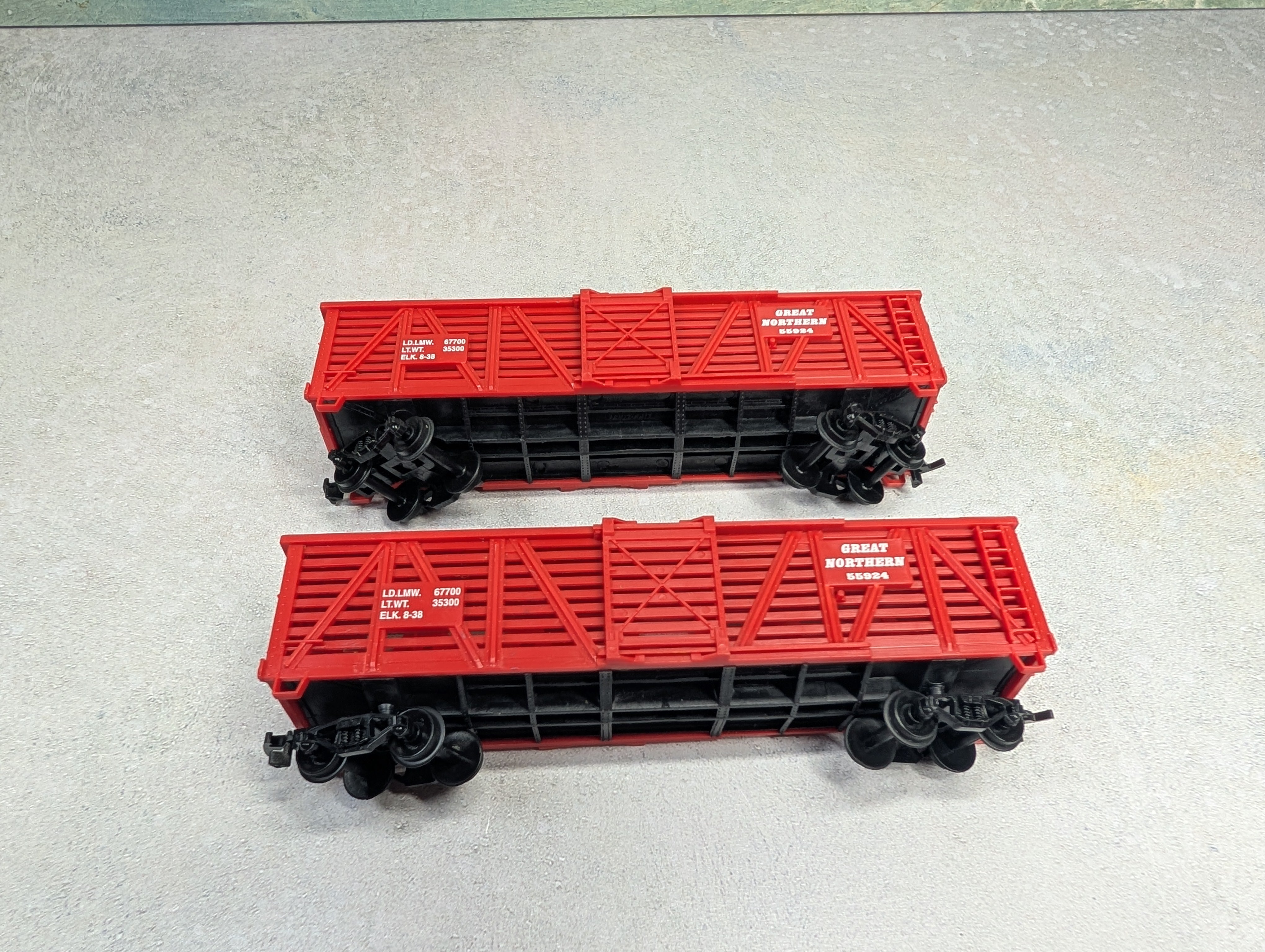 USED Life-Like HO Scale Lot of 40' Cattle Stock Cars Great Northern #55924 (2 pcs)