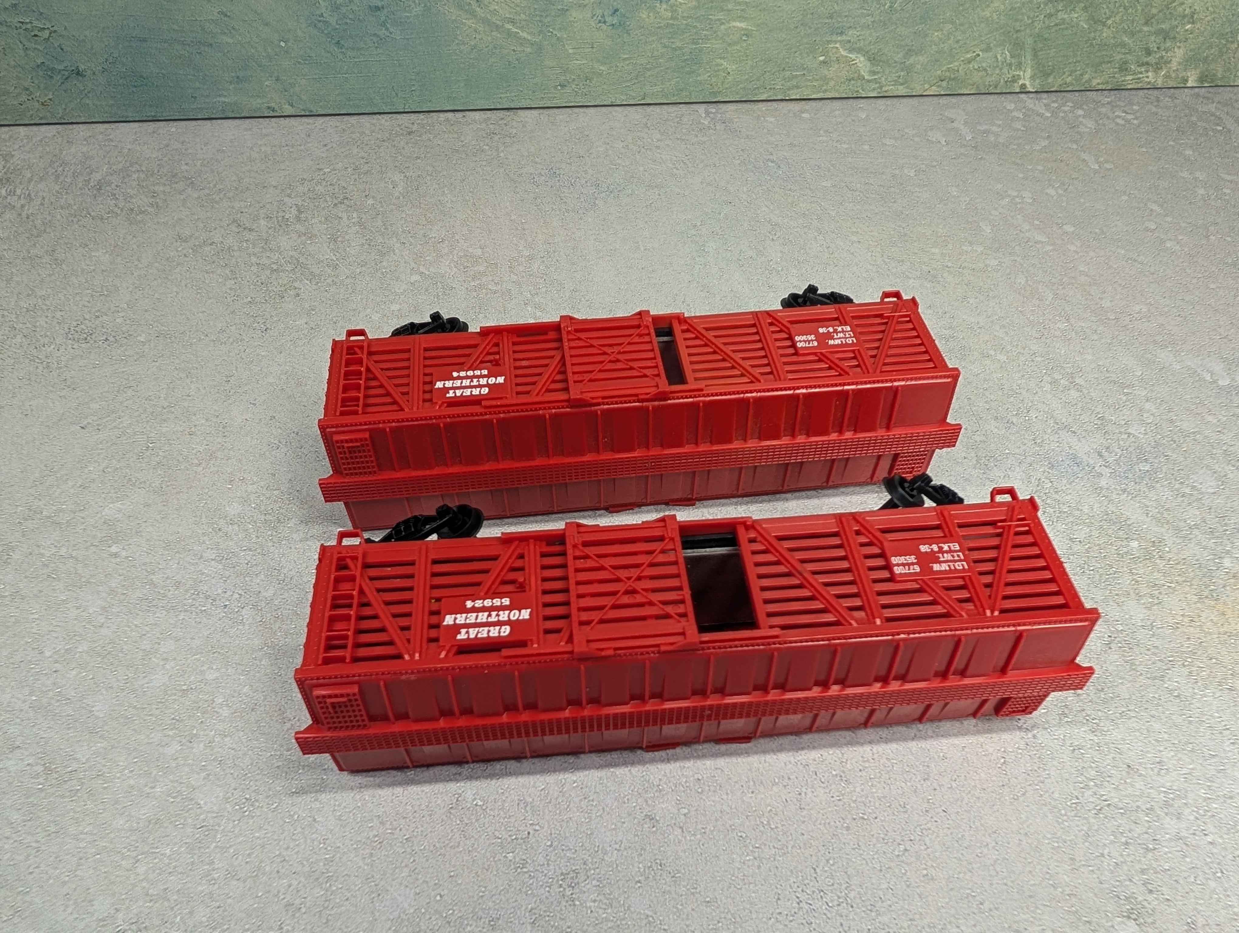 USED Life-Like HO Scale Lot of 40' Cattle Stock Cars Great Northern #55924 (2 pcs)