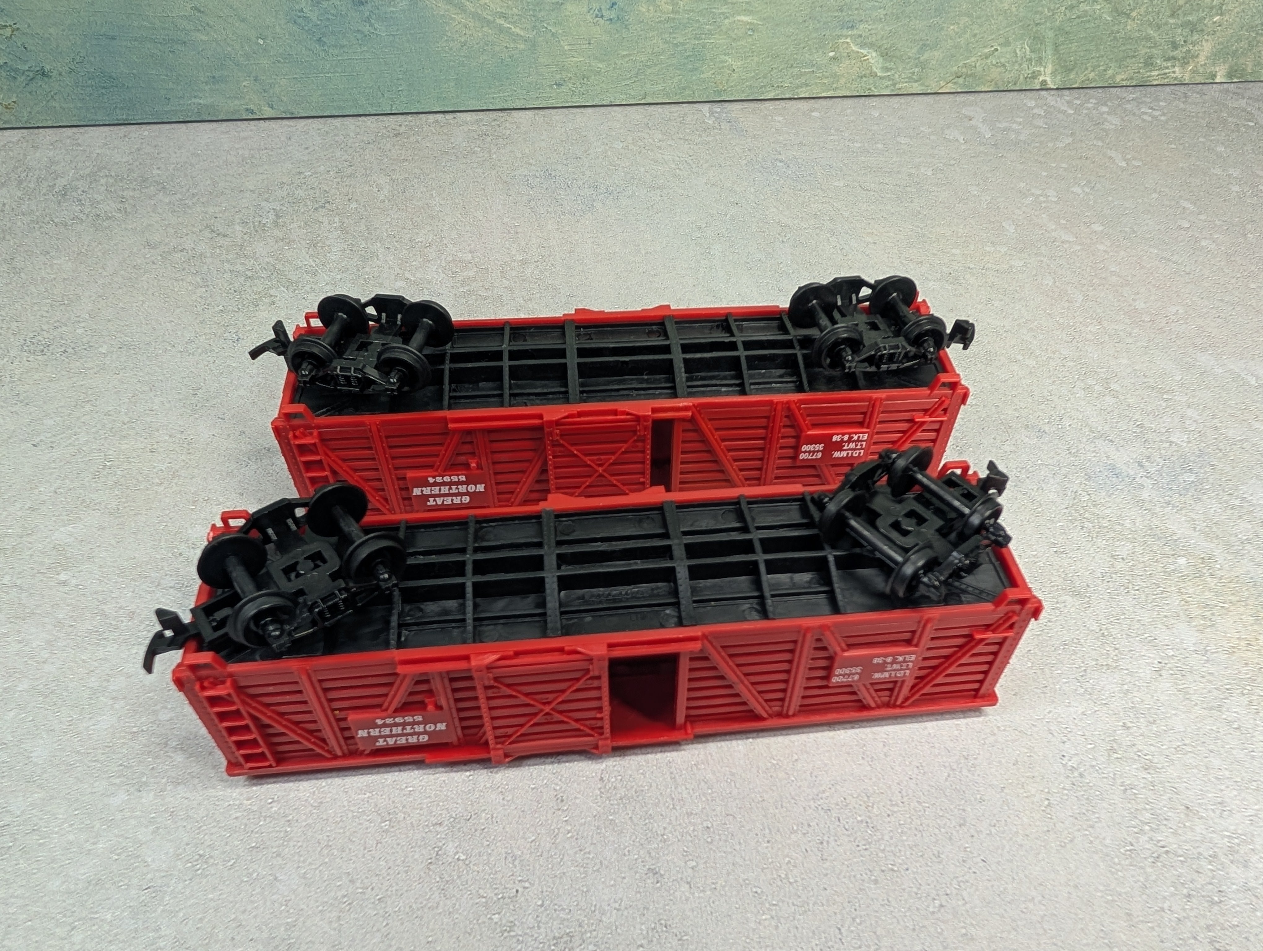 USED Life-Like HO Scale Lot of 40' Cattle Stock Cars Great Northern #55924 (2 pcs)