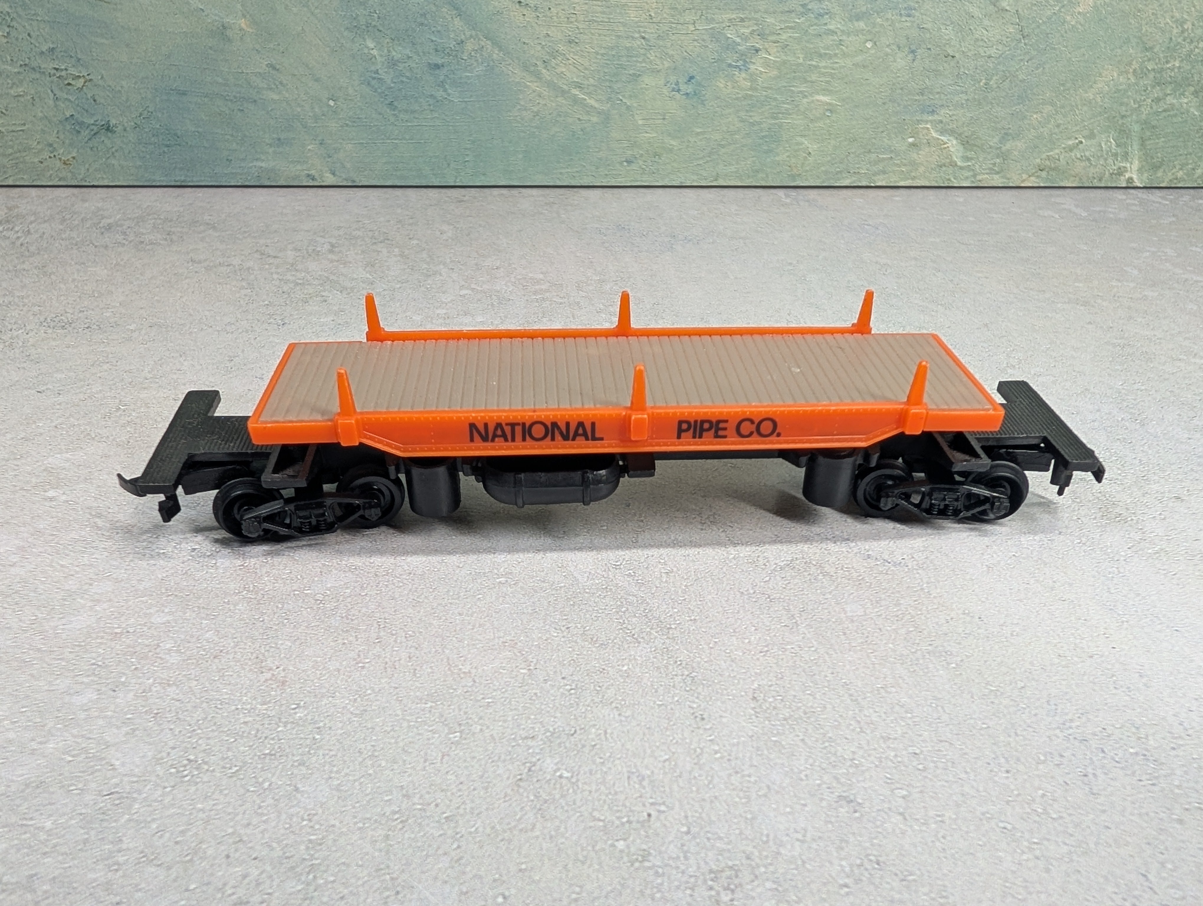 USED Life-Like HO Scale Pipe Dumping Car National Pipe Co