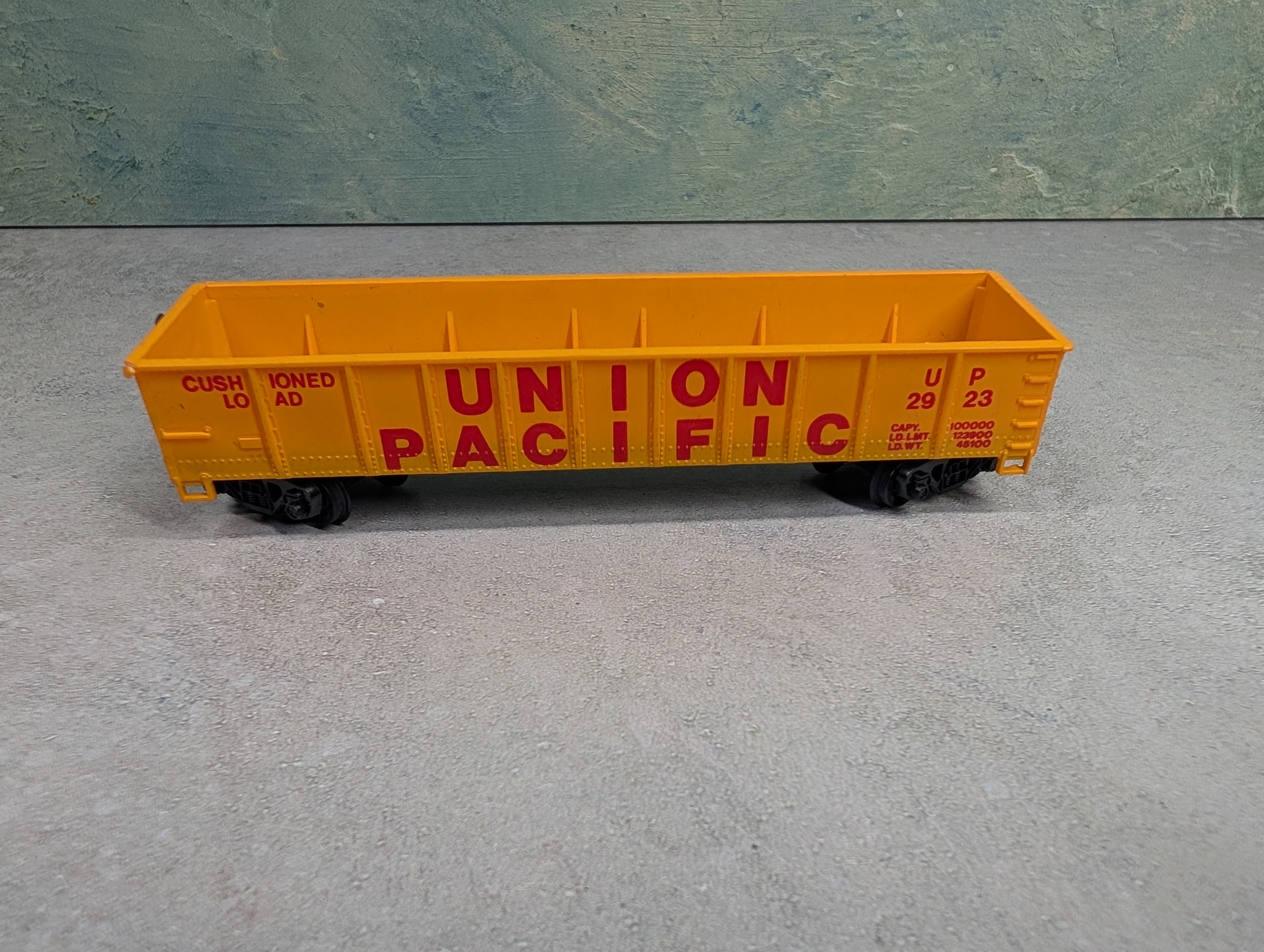 USED Tyco HO Scale 40' Gondola Union Pacific UP #2923