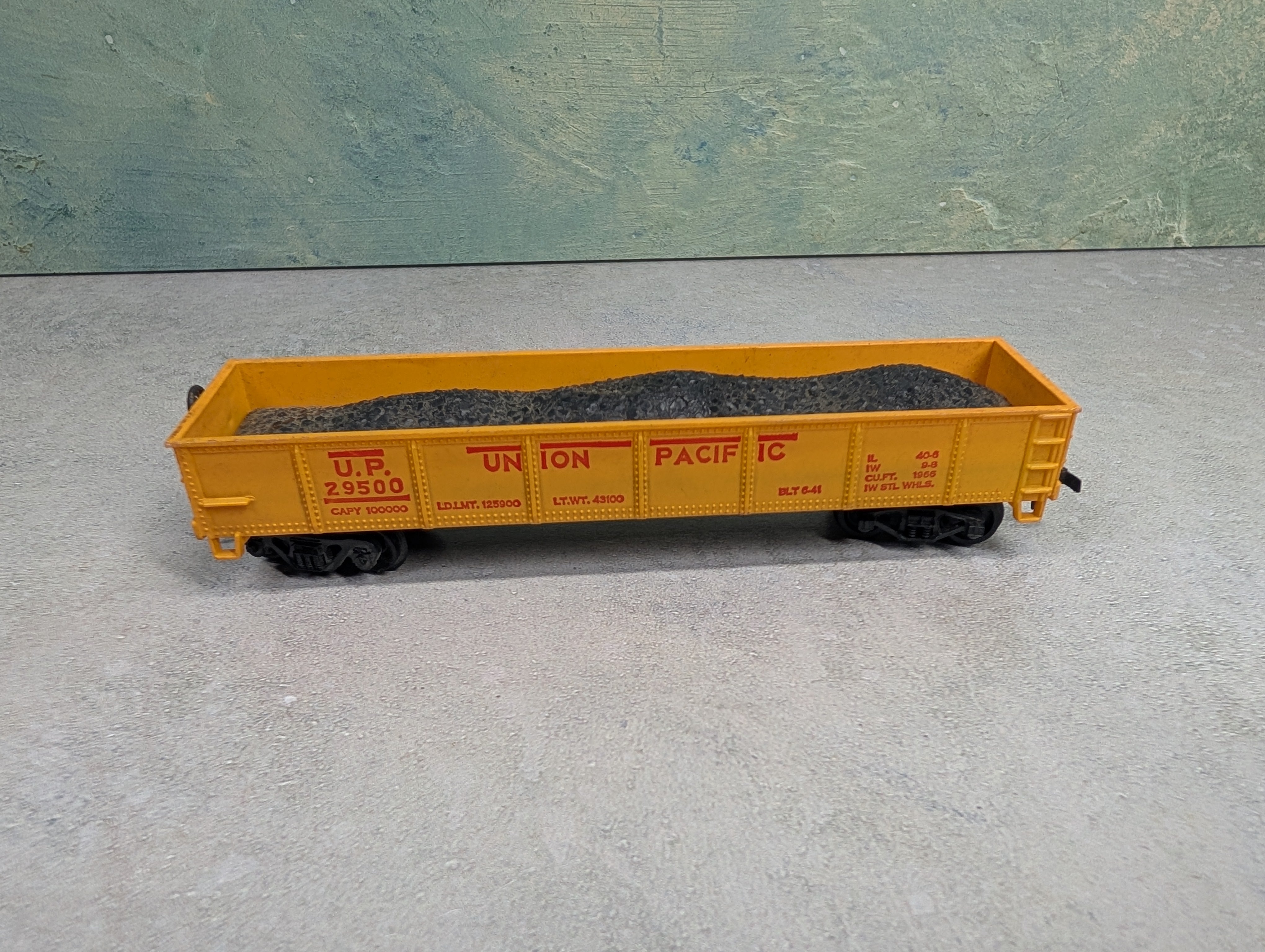 USED Life-Like HO Scale 40' Gondola Union Pacific UP #29500 w/ Load