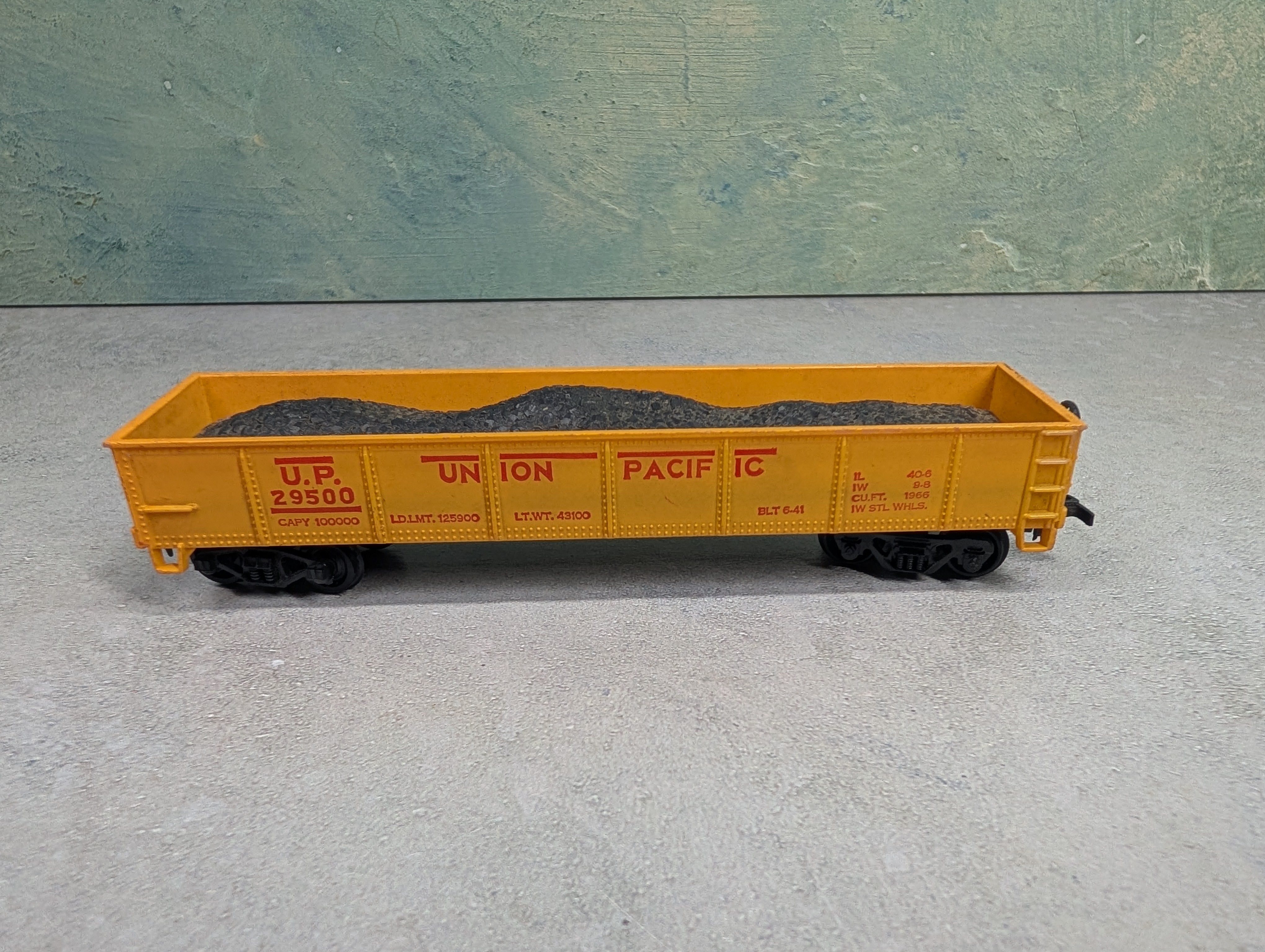 USED Life-Like HO Scale 40' Gondola Union Pacific UP #29500 w/ Load