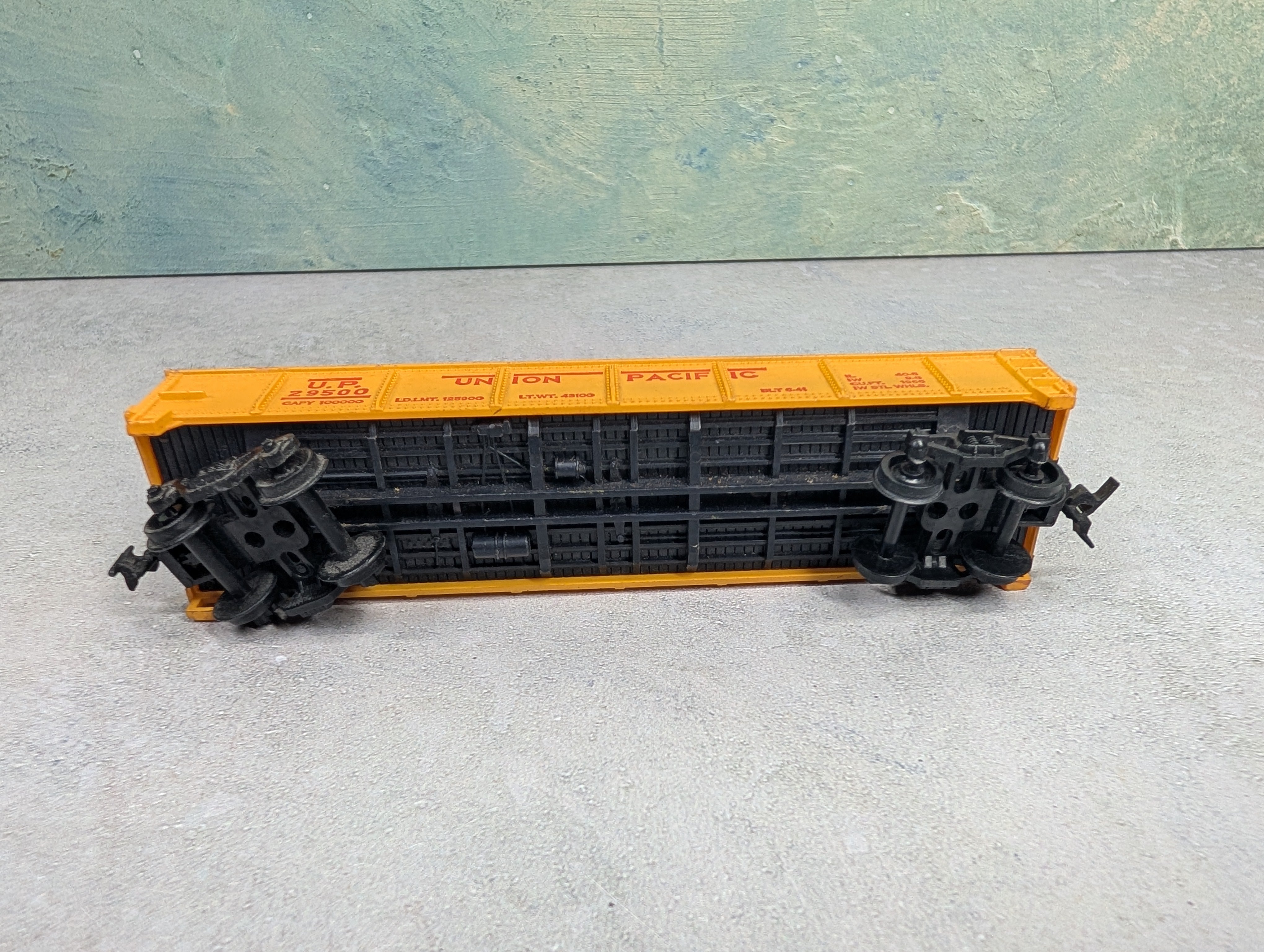 USED Life-Like HO Scale 40' Gondola Union Pacific UP #29500 w/ Load