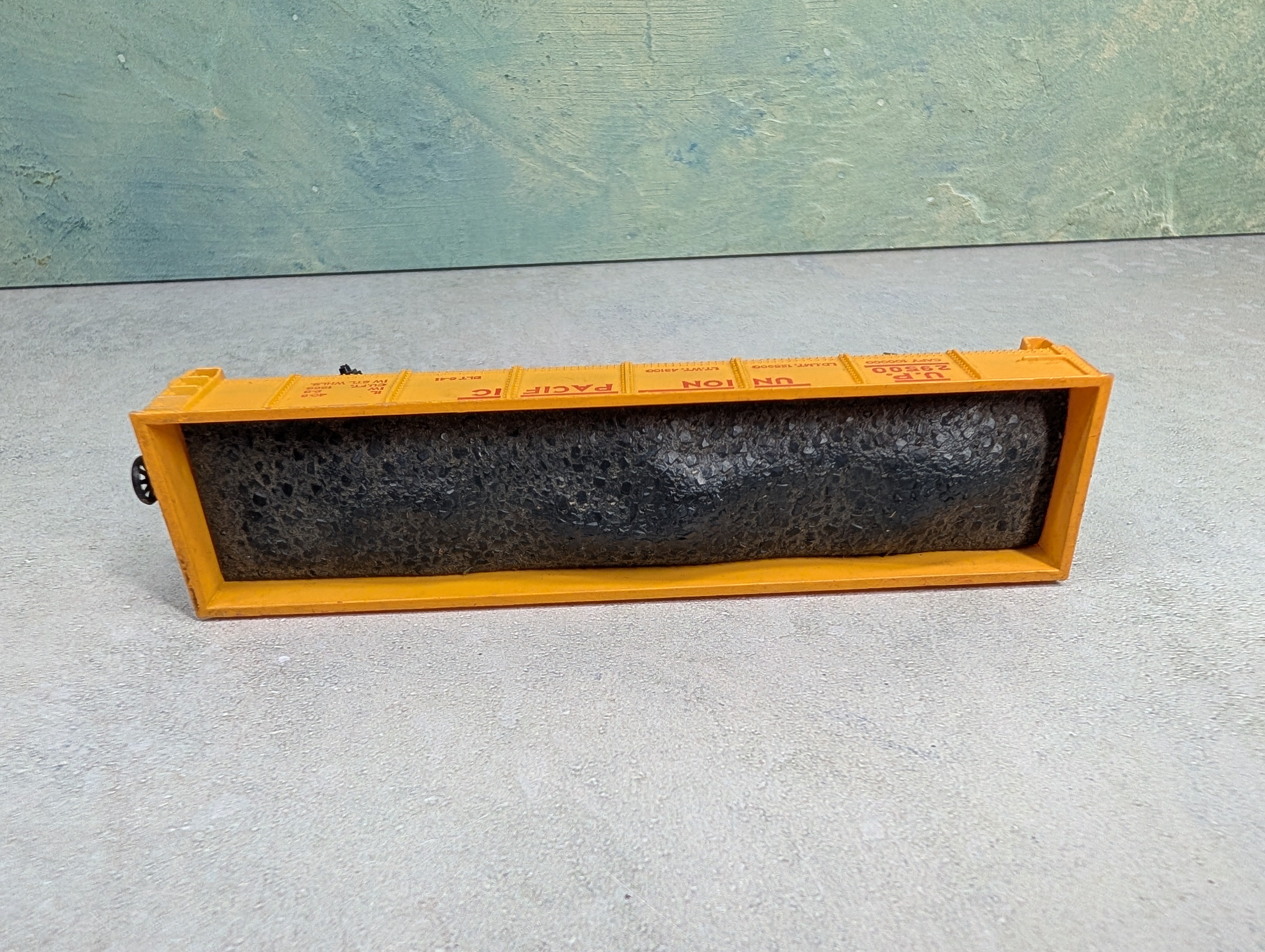 USED Life-Like HO Scale 40' Gondola Union Pacific UP #29500 w/ Load