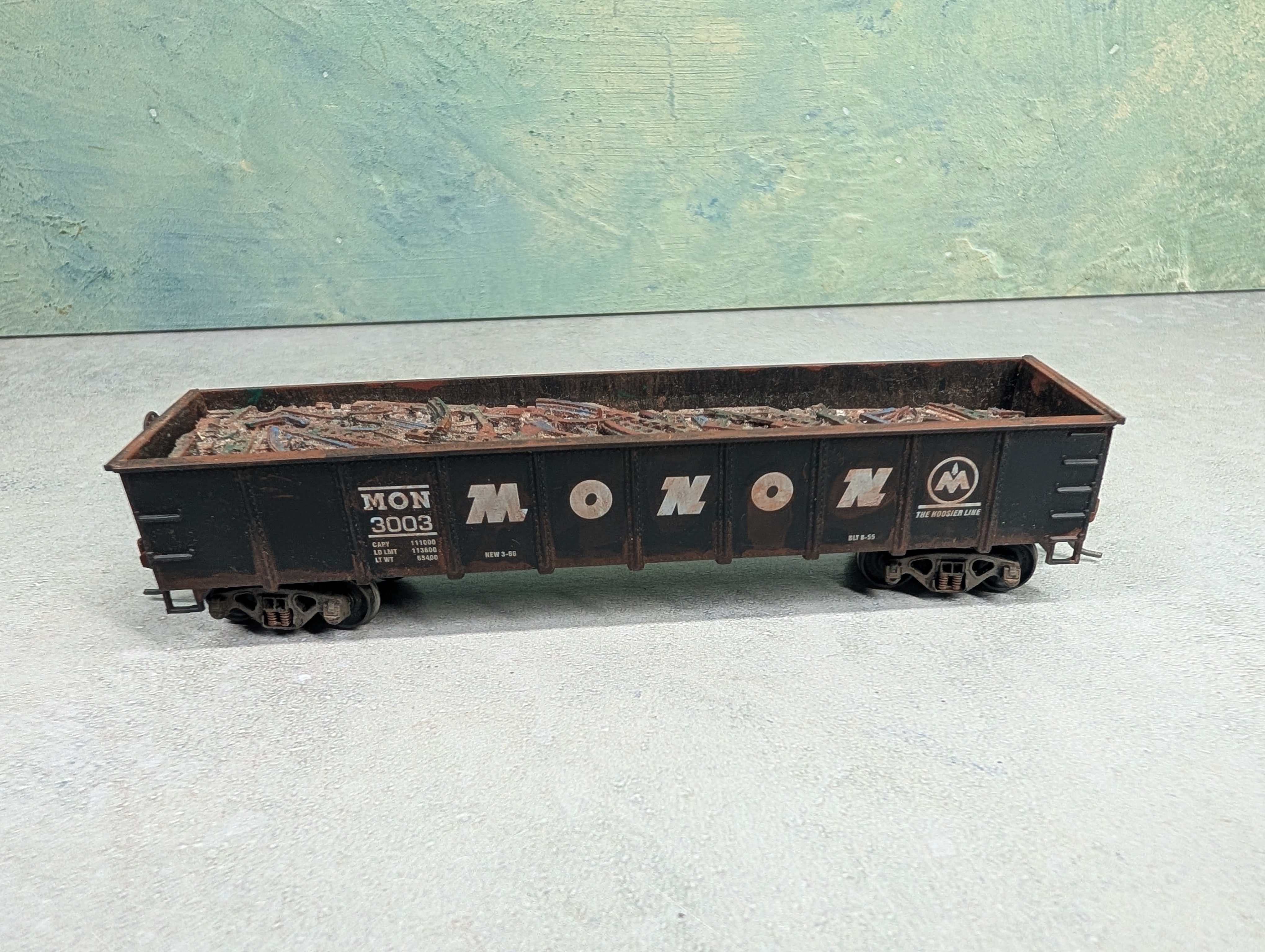USED Roundhouse HO Scale 40' Gondola Monon MON #3003 Custom Weathered w/ Scrap Load