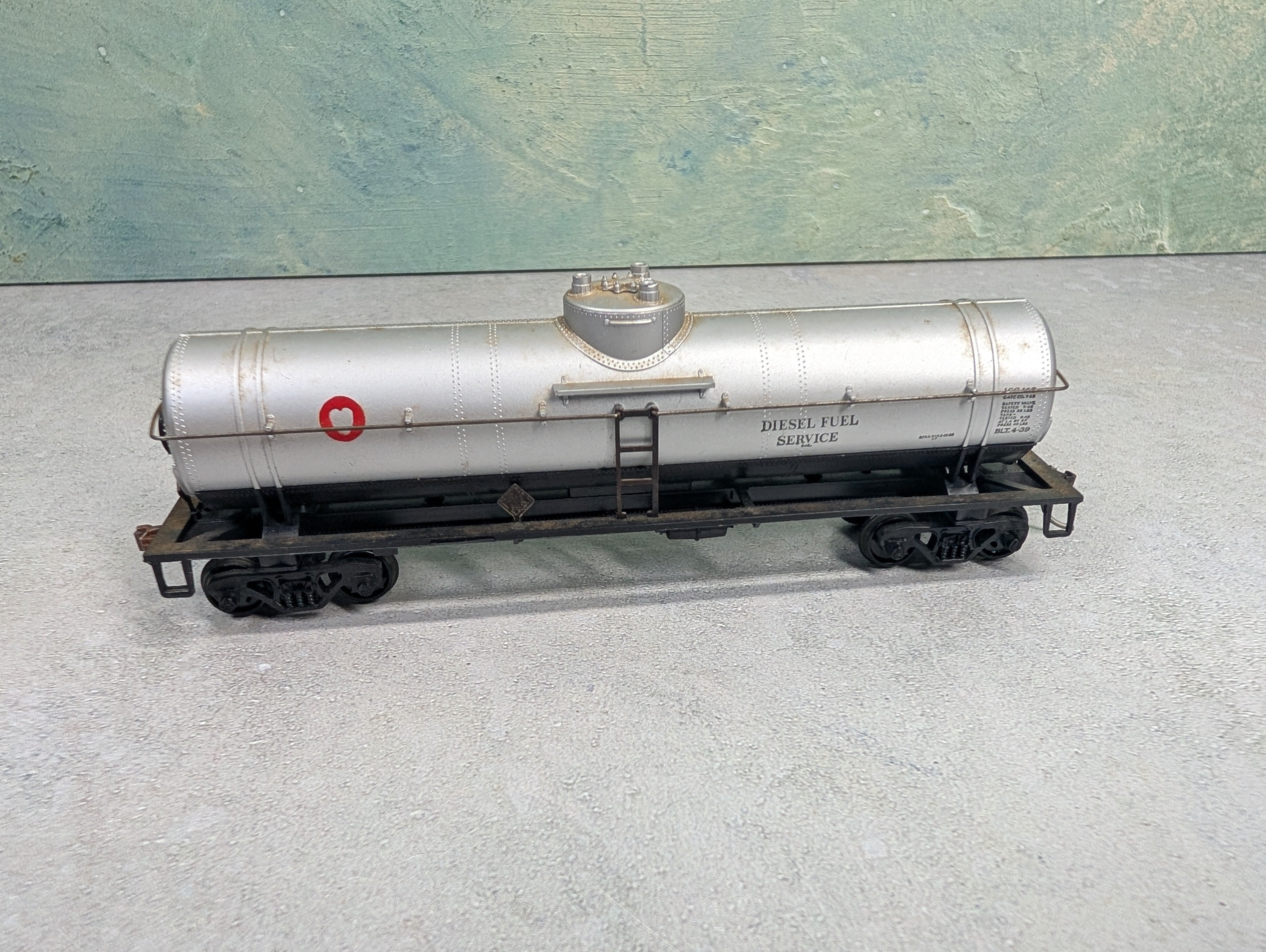 USED Athearn HO Scale Single Dome Tank Car Diesel Fuel Service