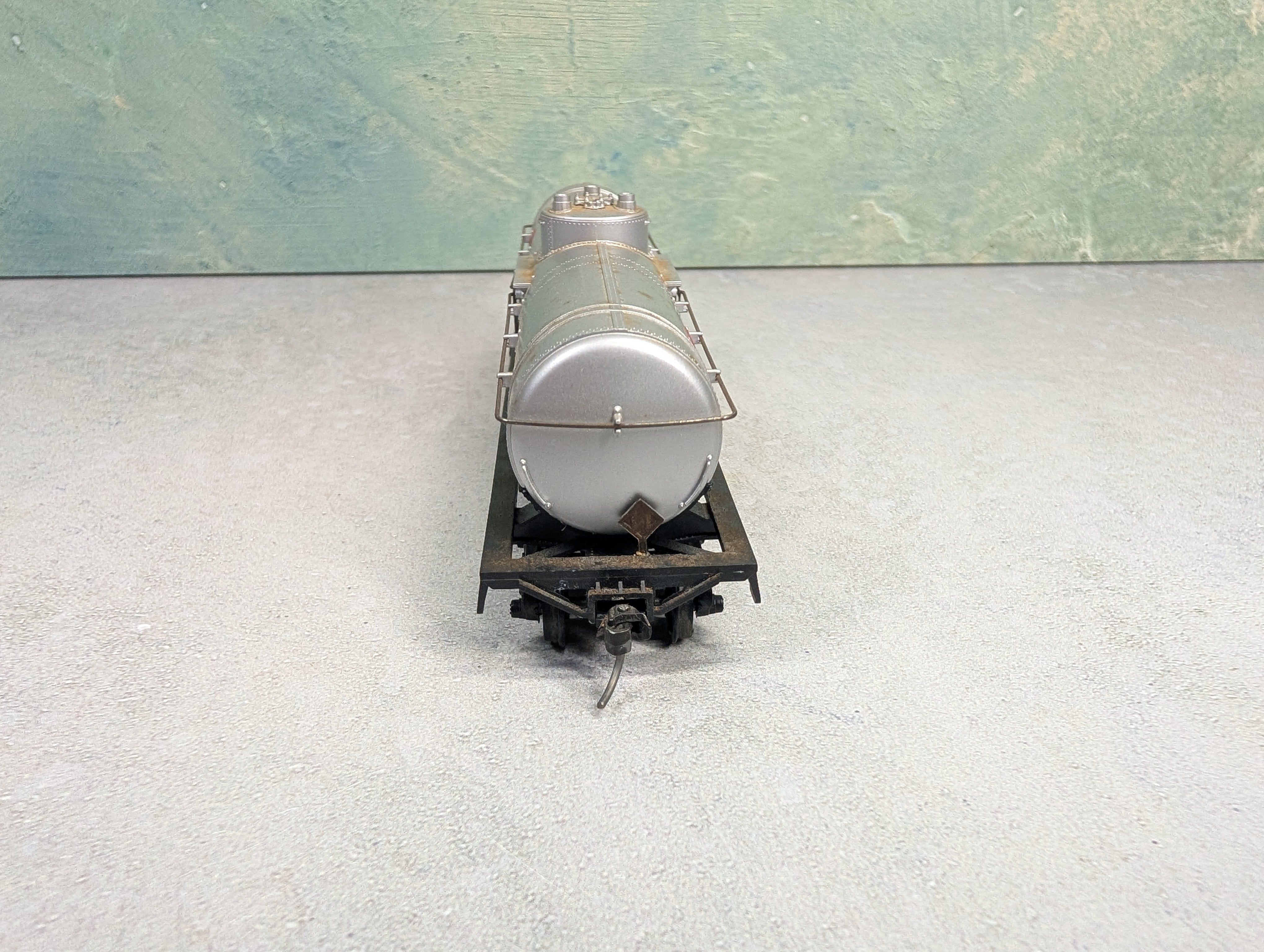 USED Athearn HO Scale Single Dome Tank Car Diesel Fuel Service