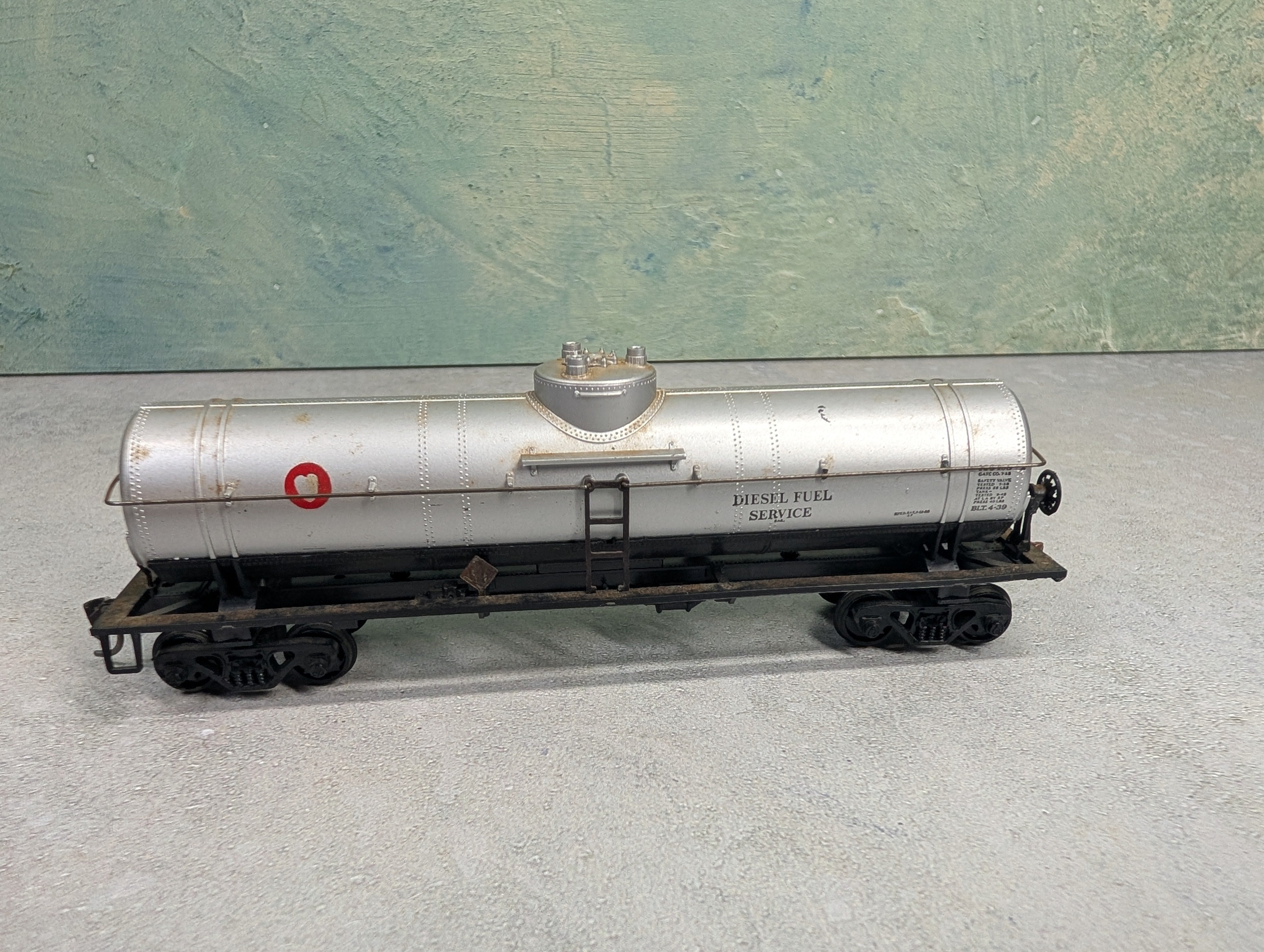 USED Athearn HO Scale Single Dome Tank Car Diesel Fuel Service
