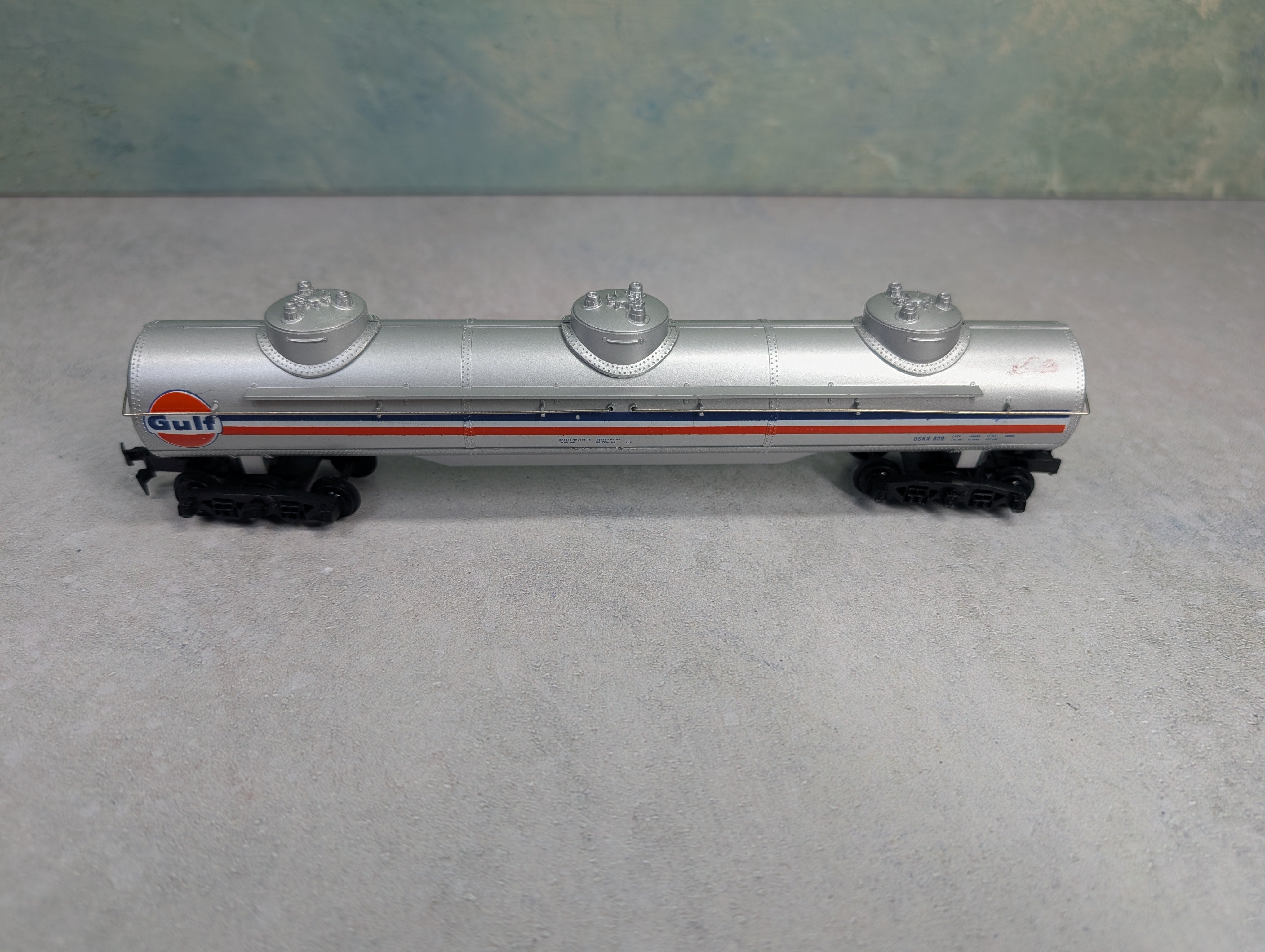 USED Tyco HO Scale Large Triple Dome Tank Car Gulf OSKX #829