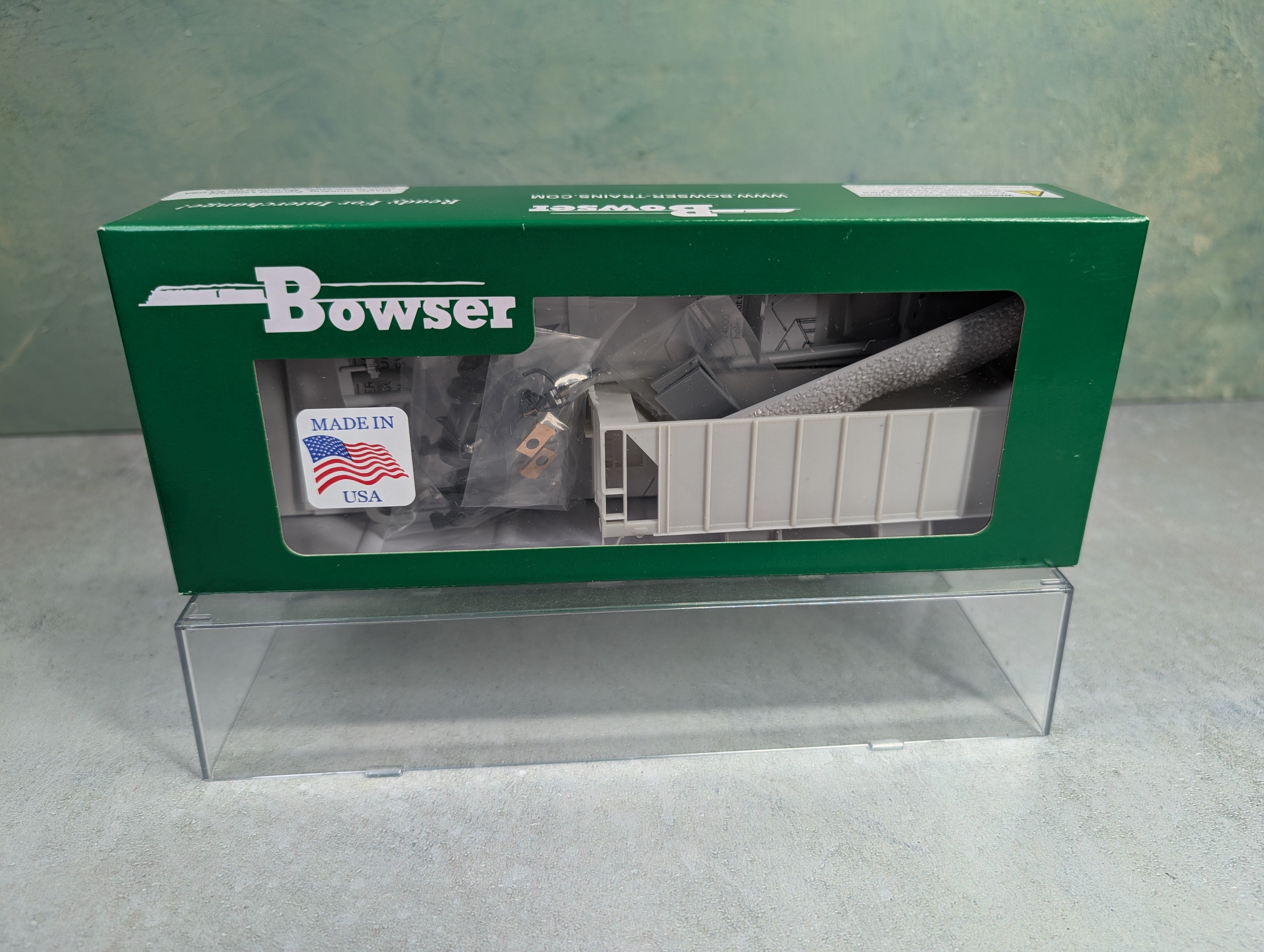 Bowser #3-1702 HO Scale 70-Ton 2 Bay Ballast Car Undecorated Closed Side KIT