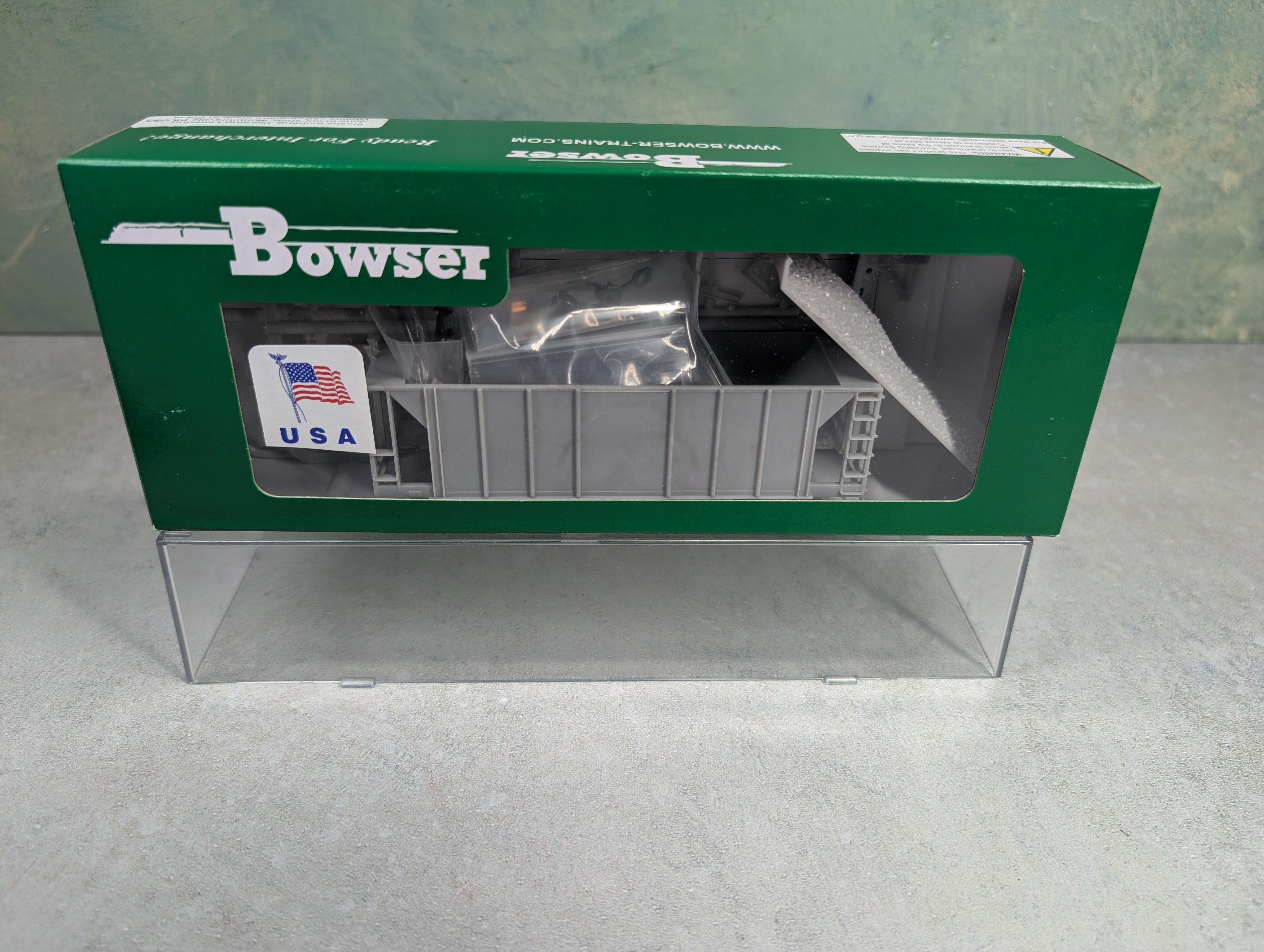 Bowser #3-1705 HO Scale 70-Ton 2 Bay Ballast Car Undecorated No Center Rib KIT