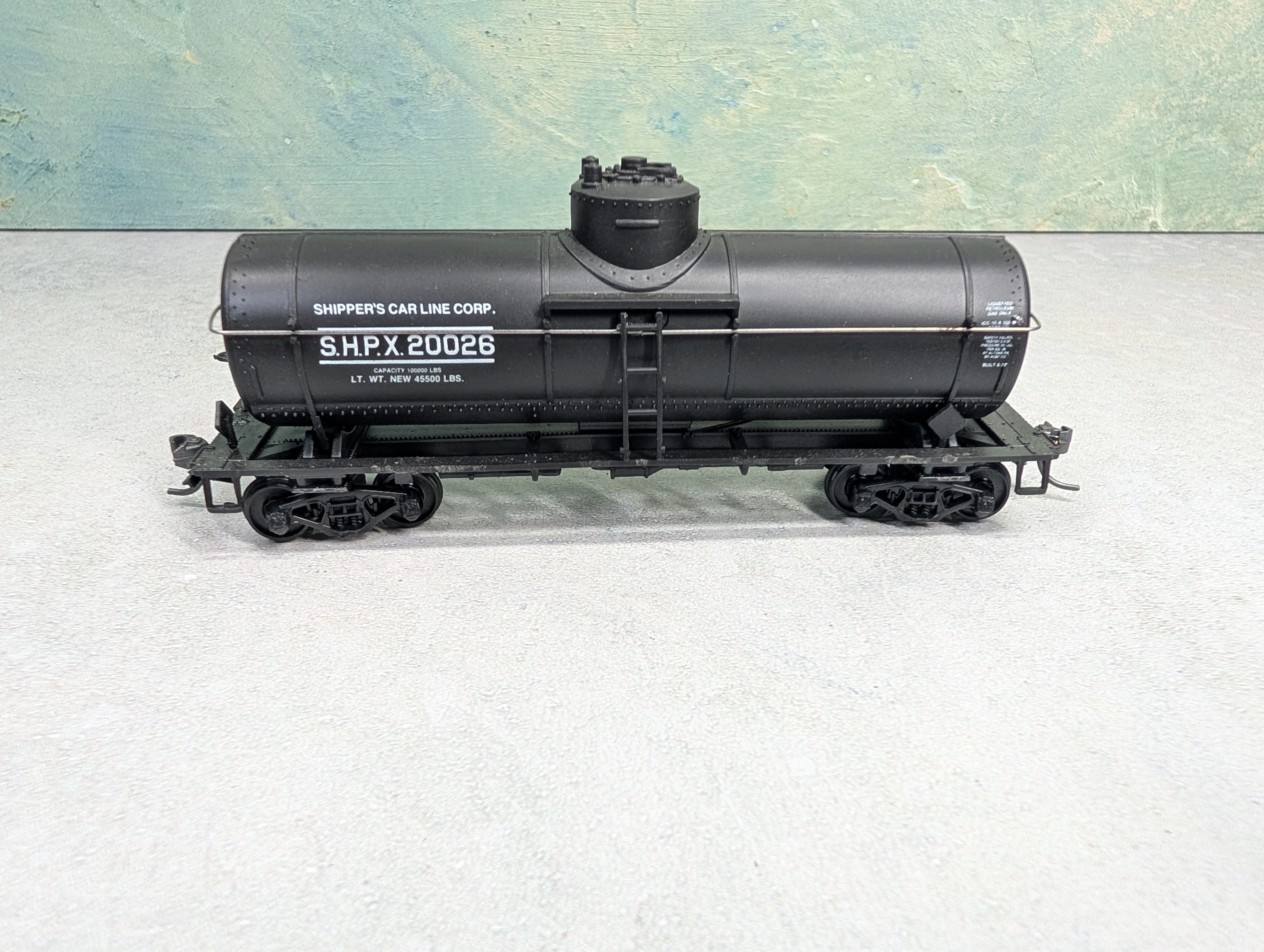 USED Walthers HO Scale 36' Single Dome Tank Car Shipper's Car Line SHPX #20026