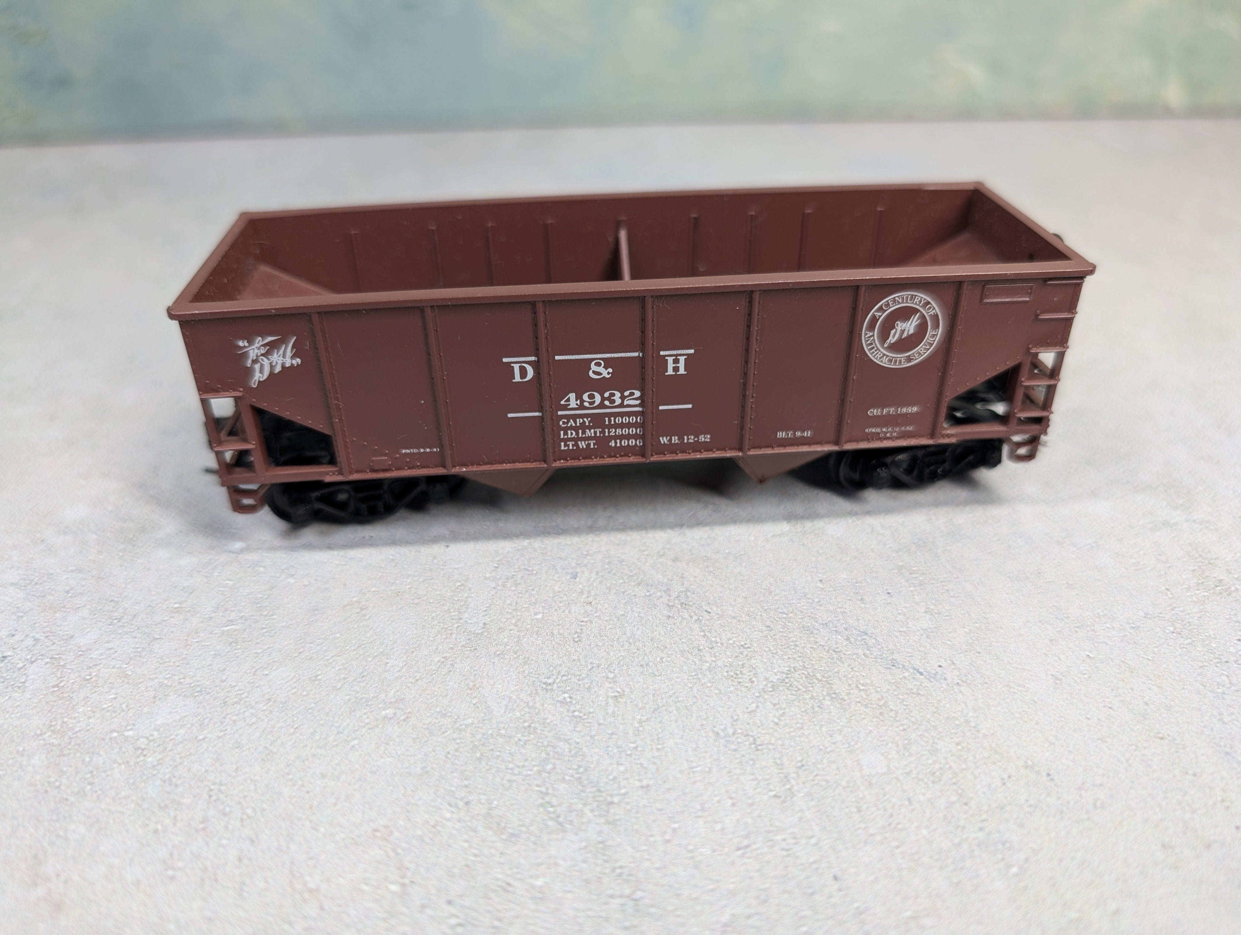 USED Athearn HO Scale 2 Bay Hopper Delaware and Hudson D&H #4932