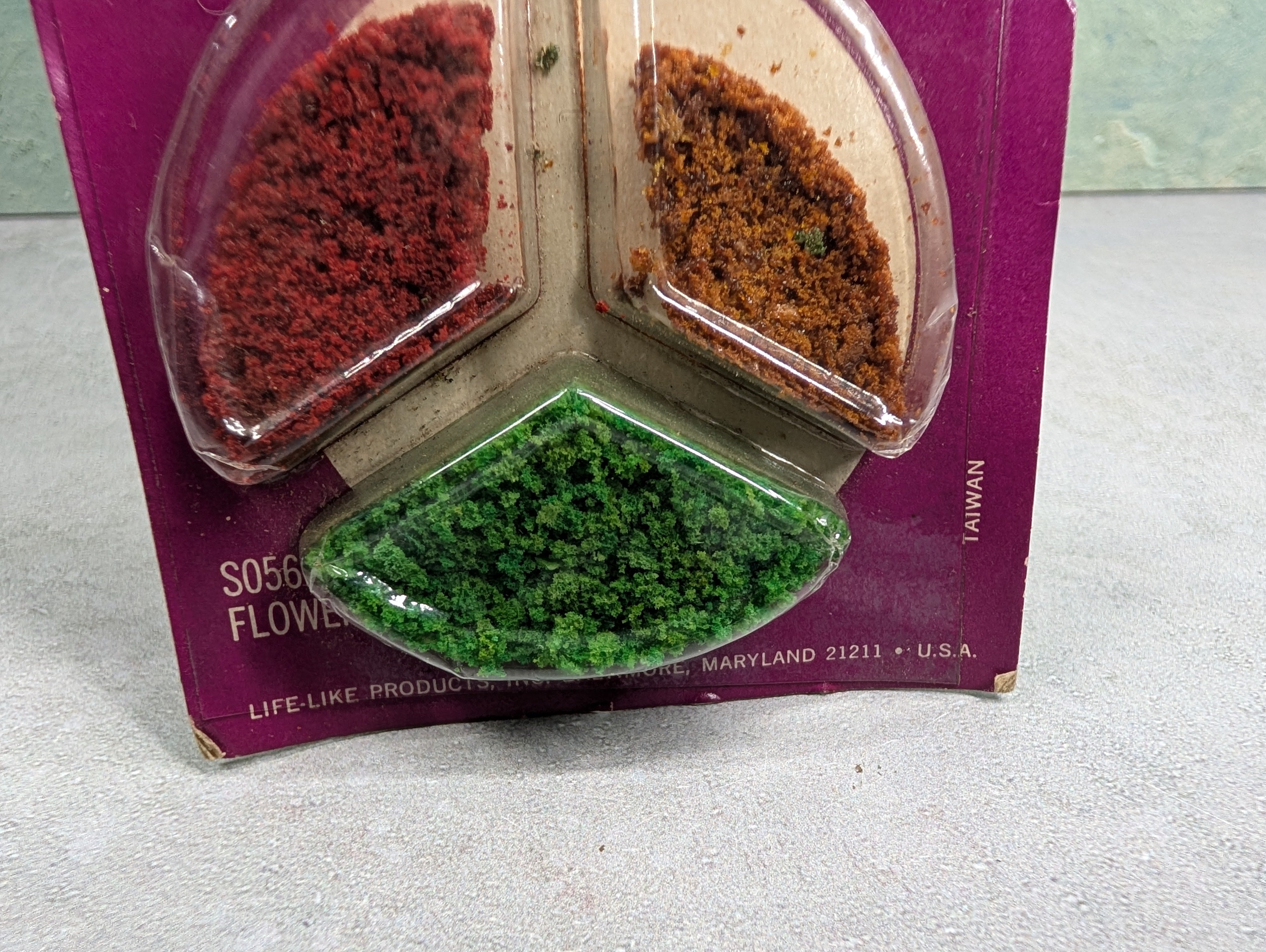 USED Life-Like S056K HO Scale Flowers