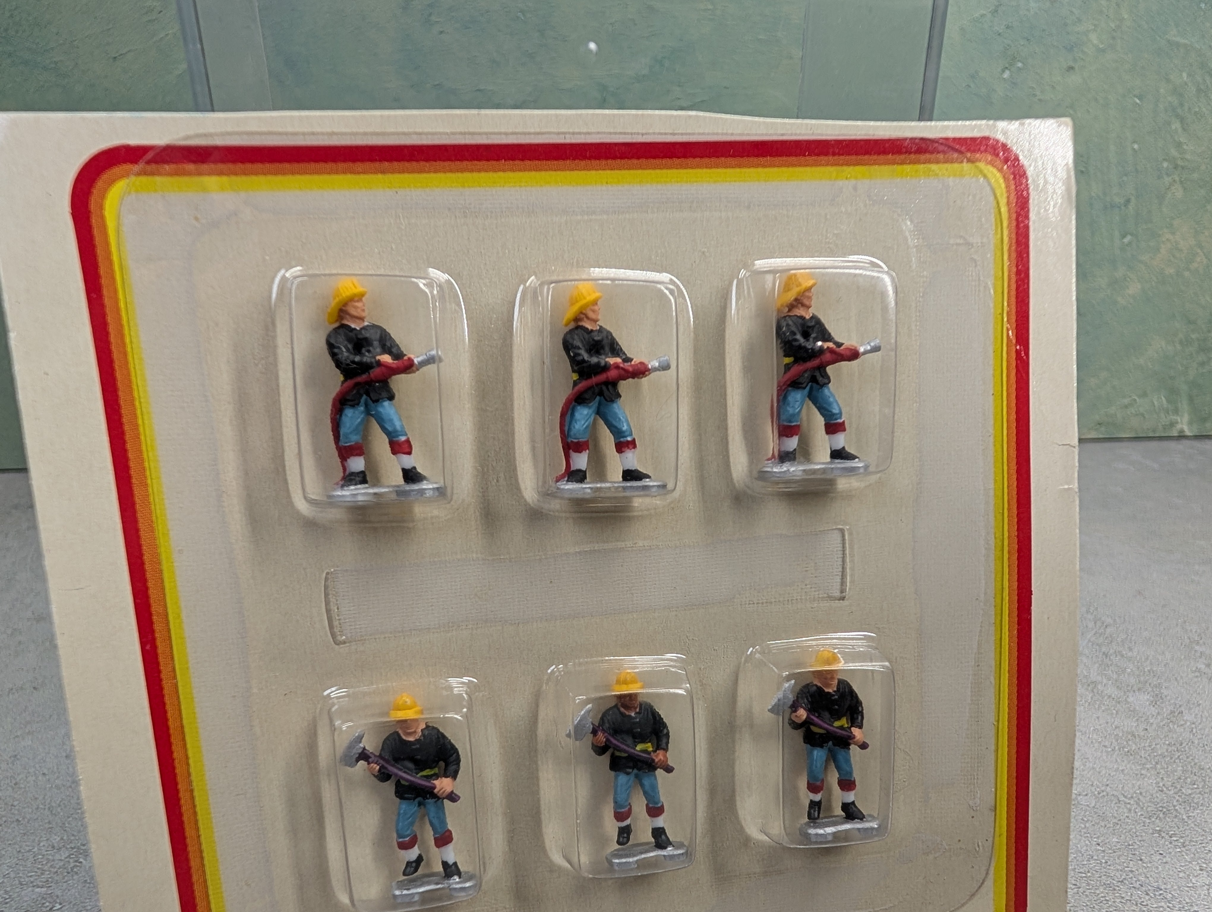 USED Life-Like HO Scale Fire Fighters (6 pcs)