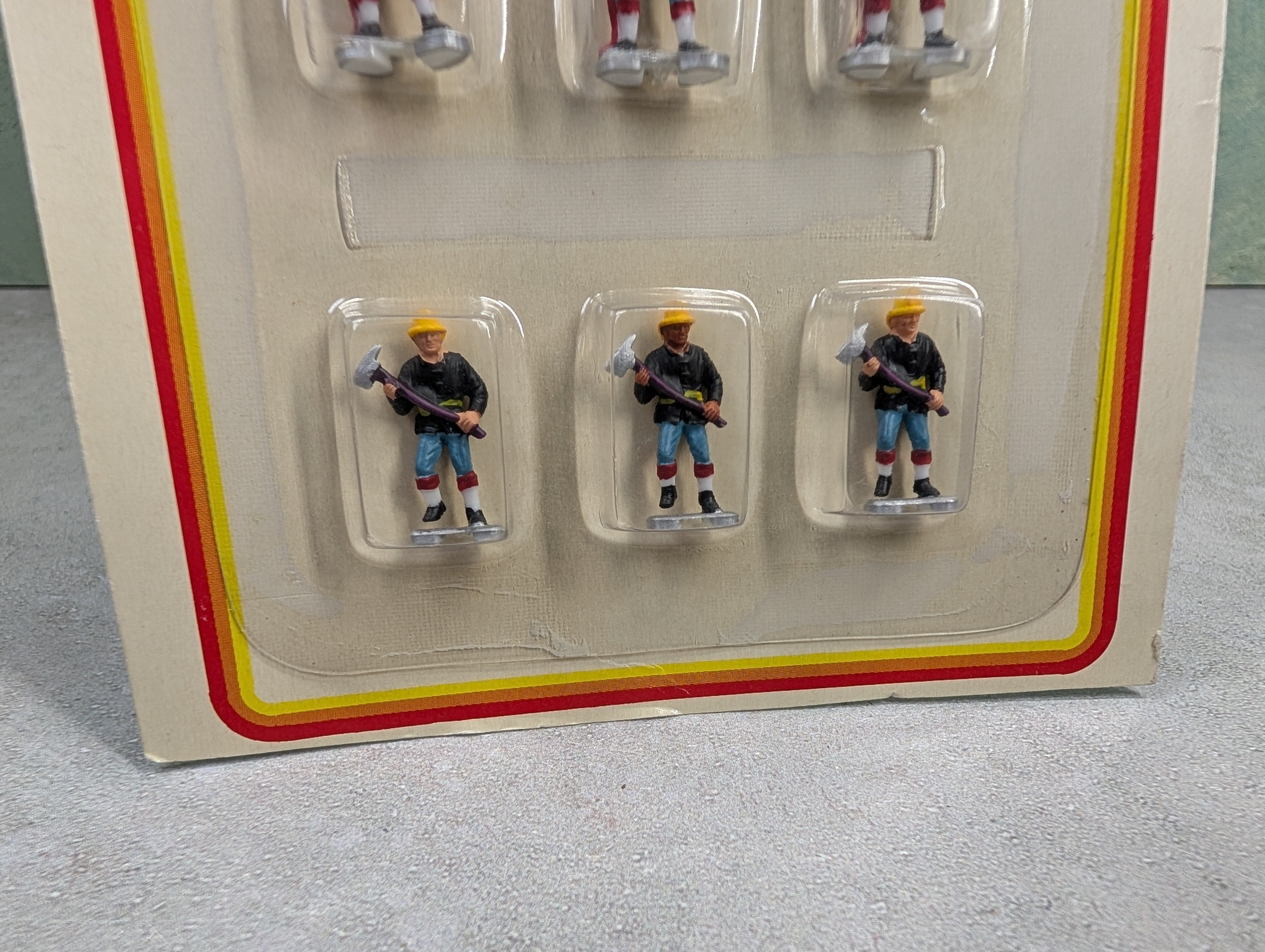 USED Life-Like HO Scale Fire Fighters (6 pcs)